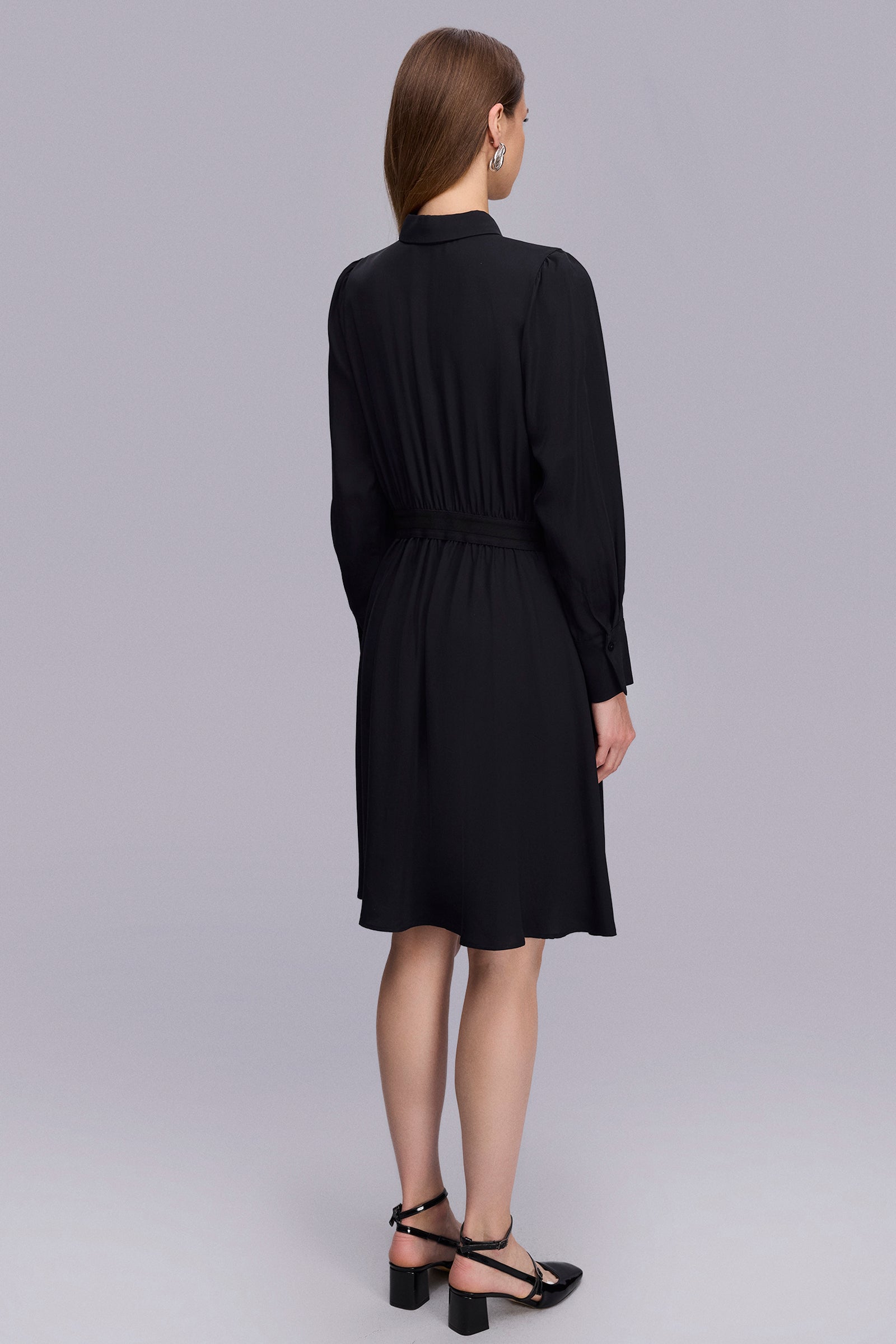 Beli Lastik Detaylı Diz Boy Desenli Elbise