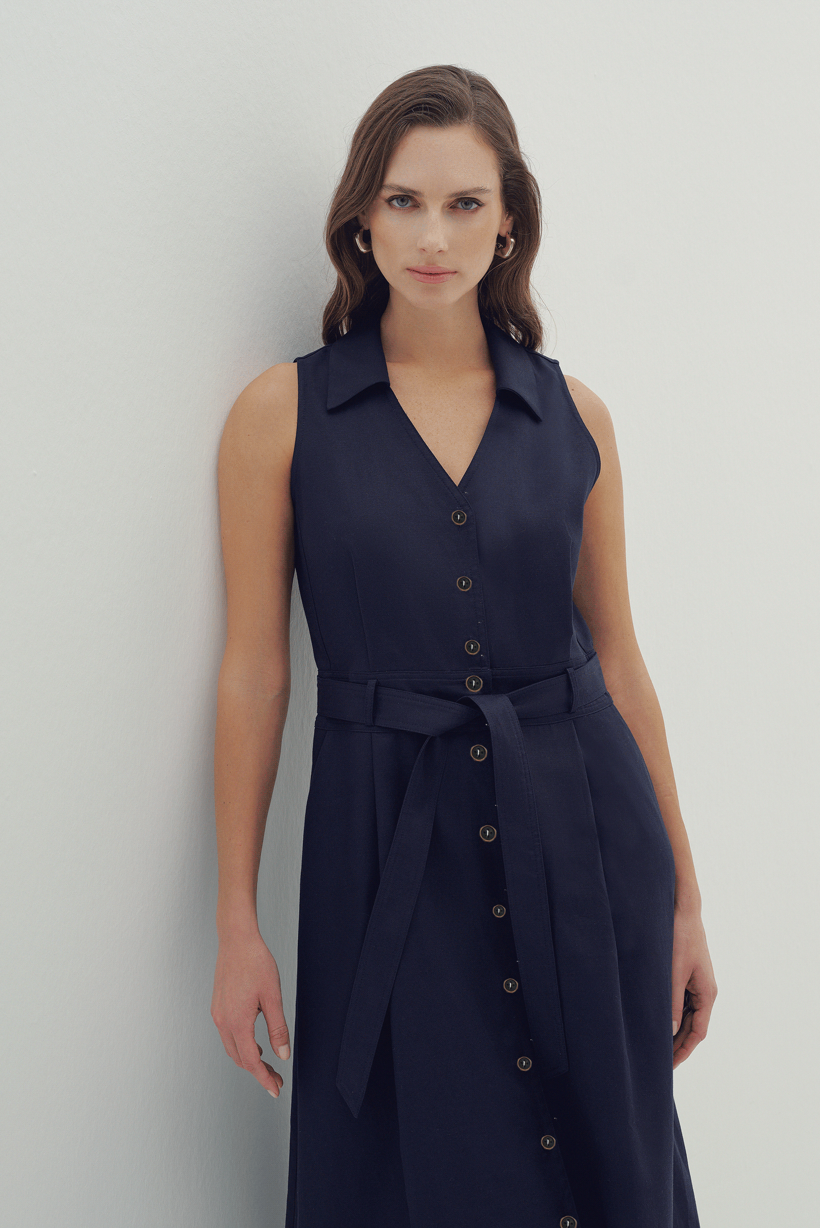 Kolsuz Kuşaklı Midi Boy Elbise