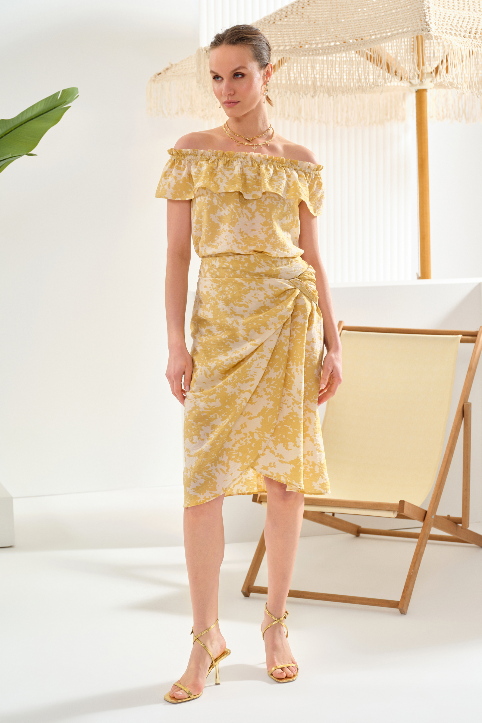 Burgu Detaylı Midi Boy Etek