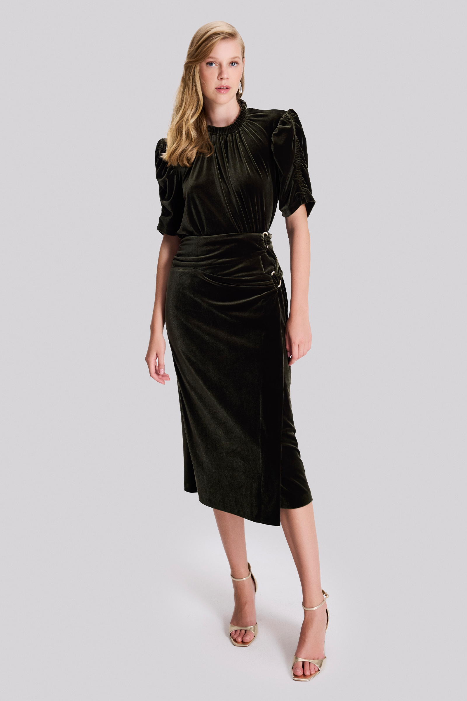 Aksesuar Detaylı Midi Boy Kadife Etek