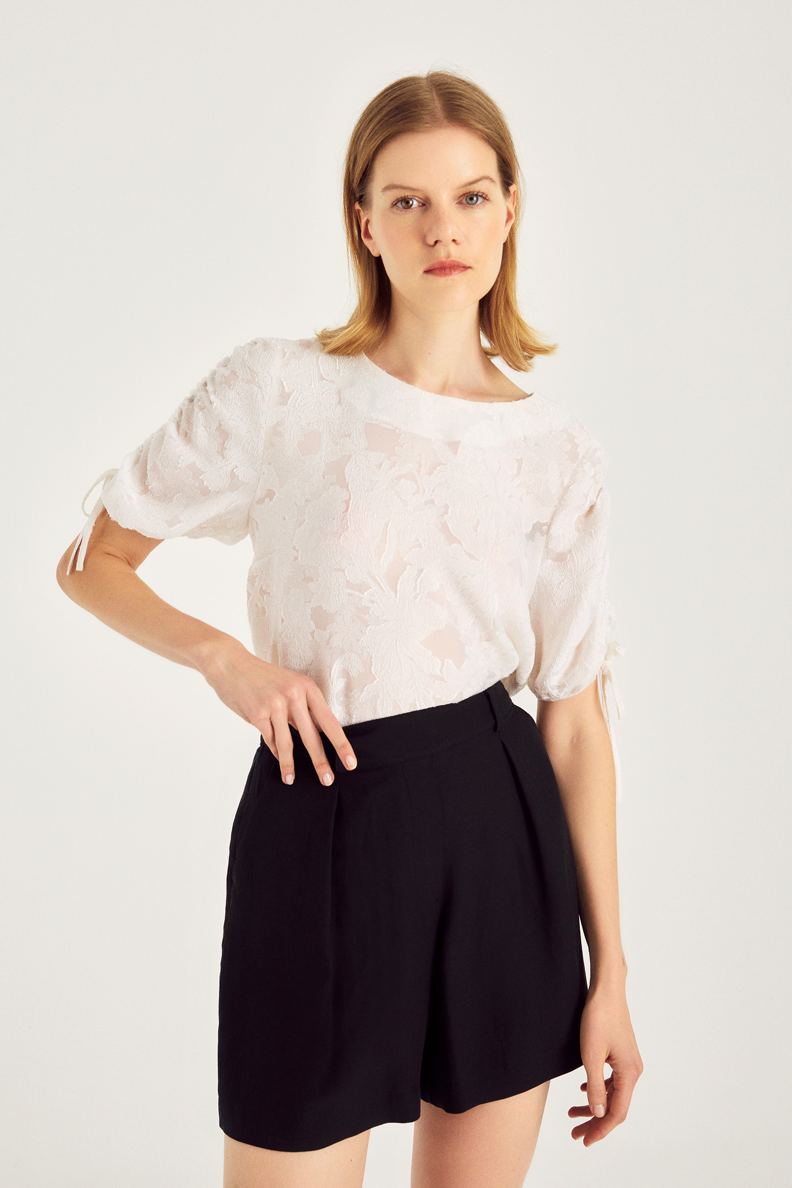 Pile Detaylı Keten Şort