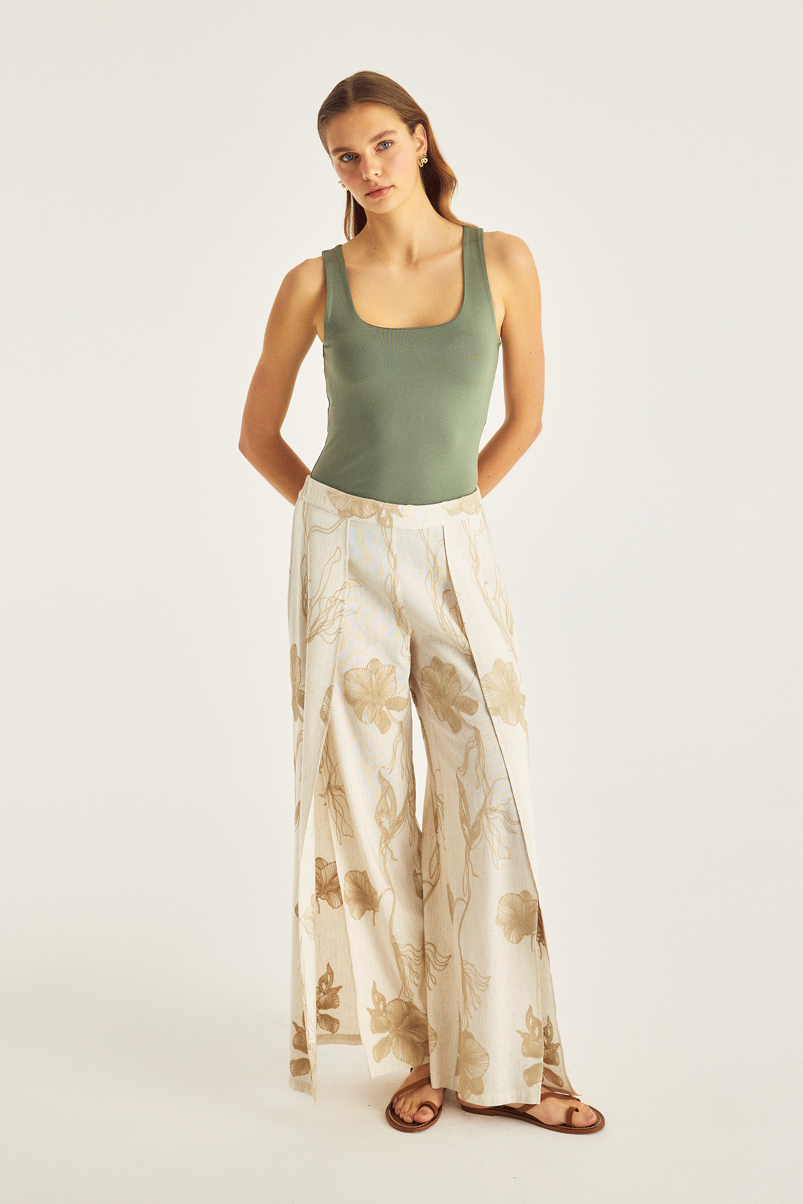 Yırtmaç Detaylı Pantolon