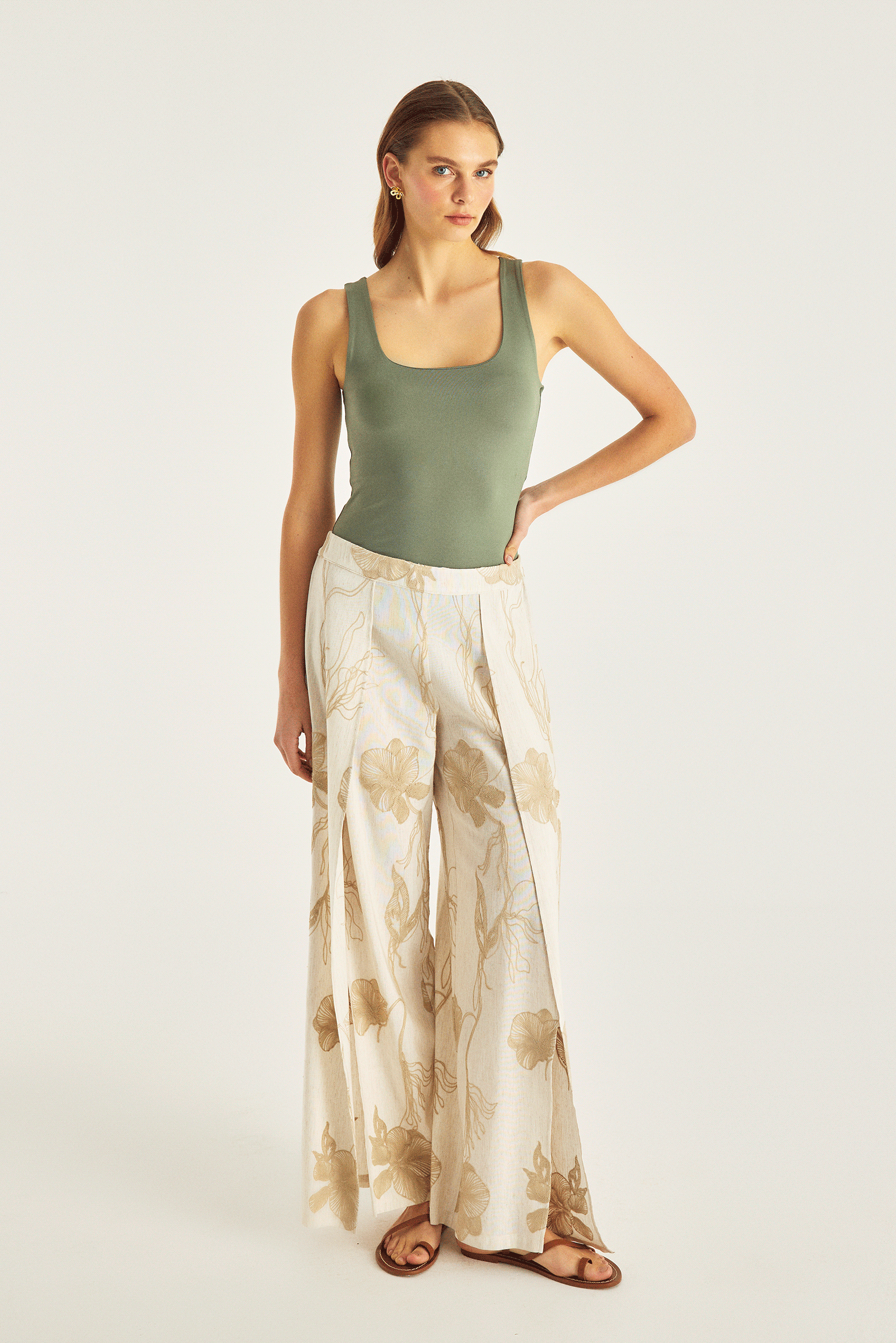 Yırtmaç Detaylı Pantolon