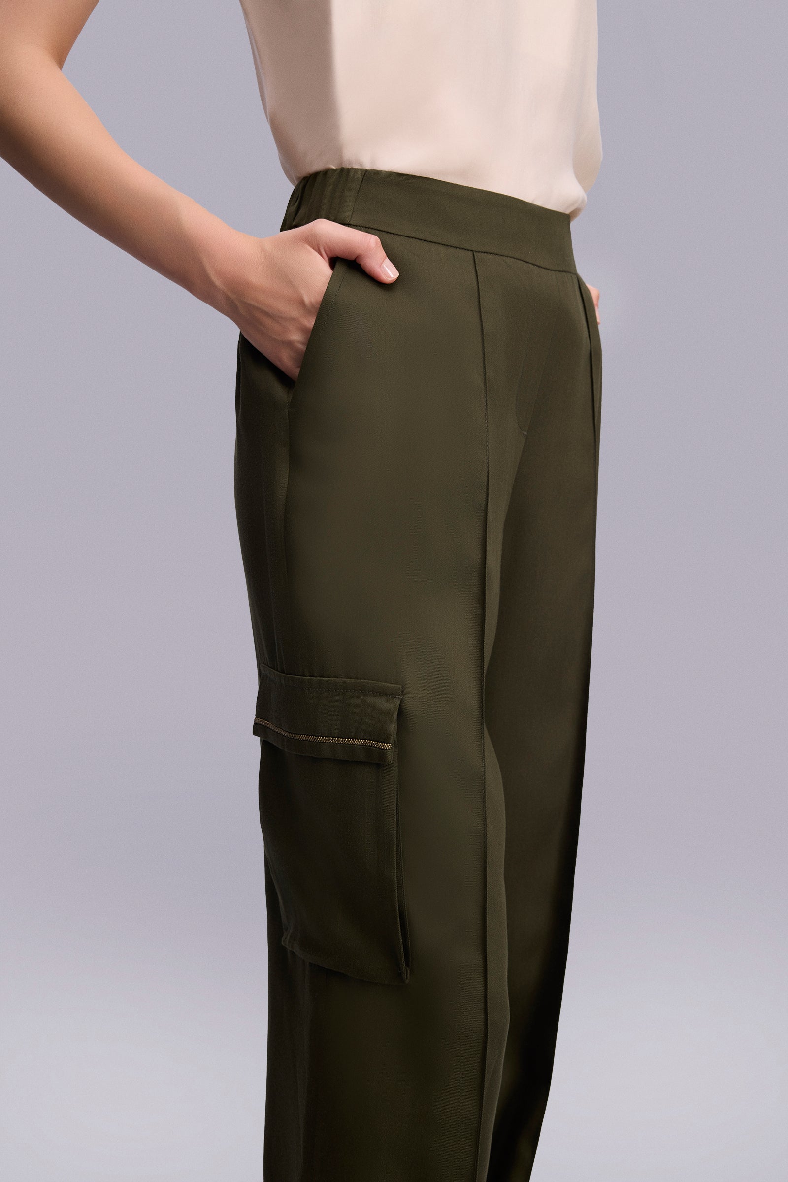 Paçası Büzgü Detaylı Pantolon