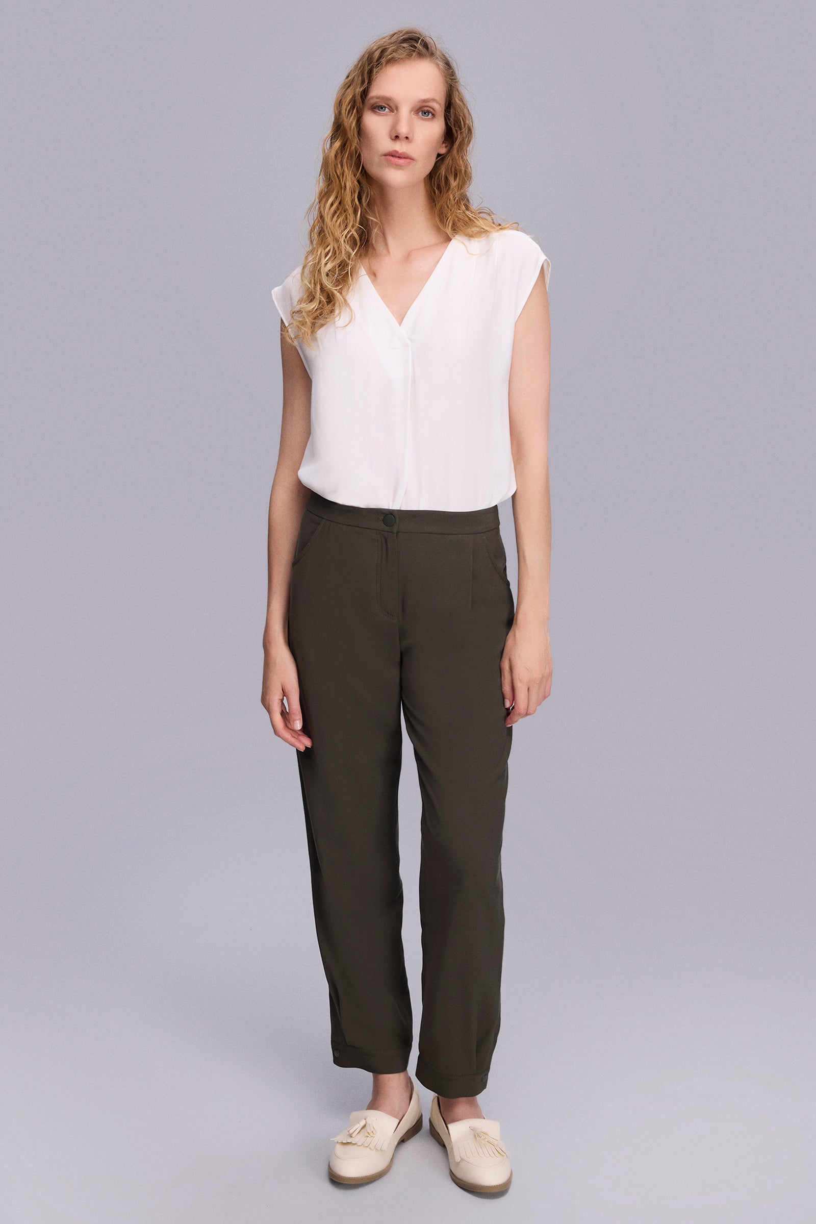 Paçası Düğme Detaylı Havuç Form Pantolon