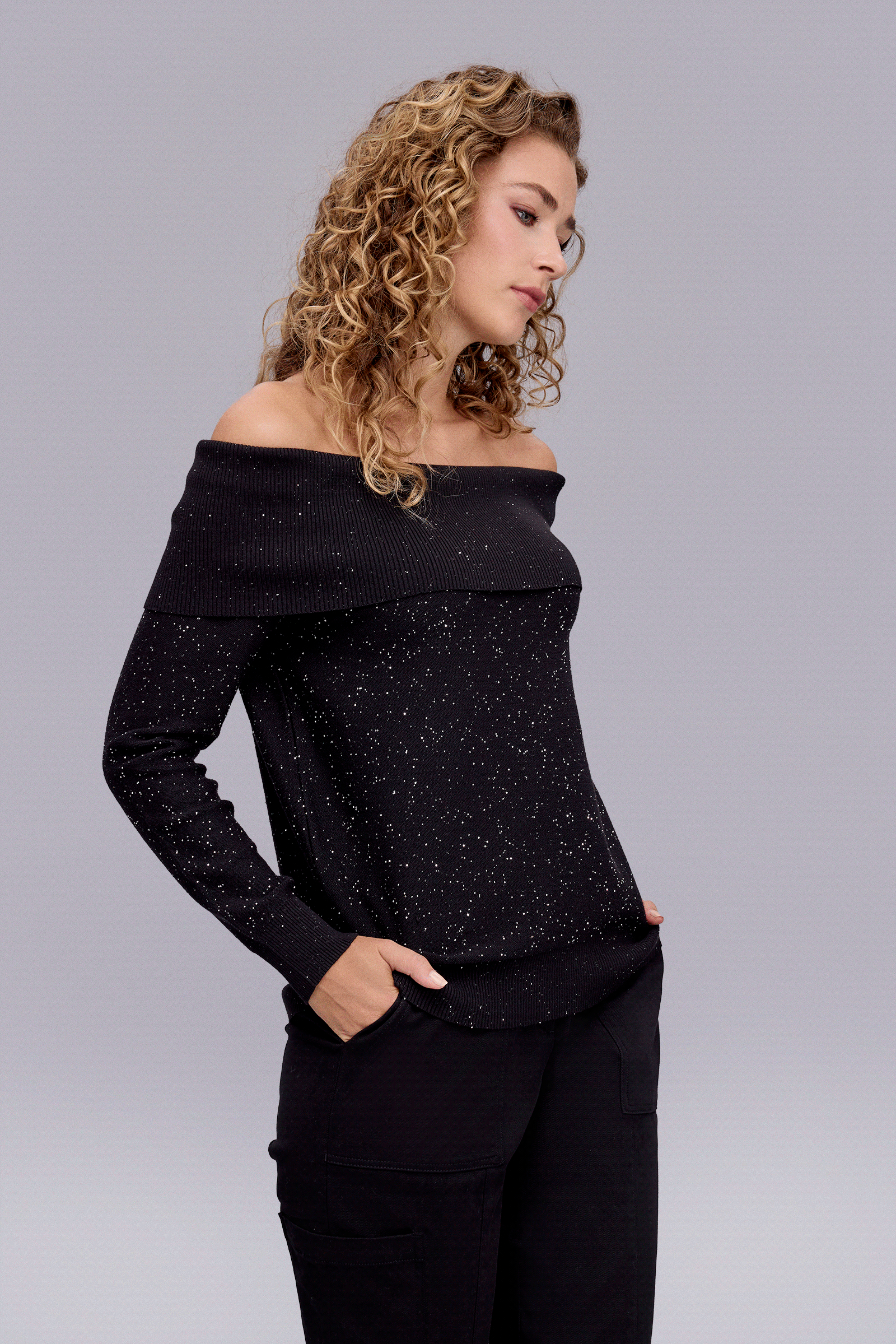 Payetli Madonna Yaka Siyah Triko Kazak