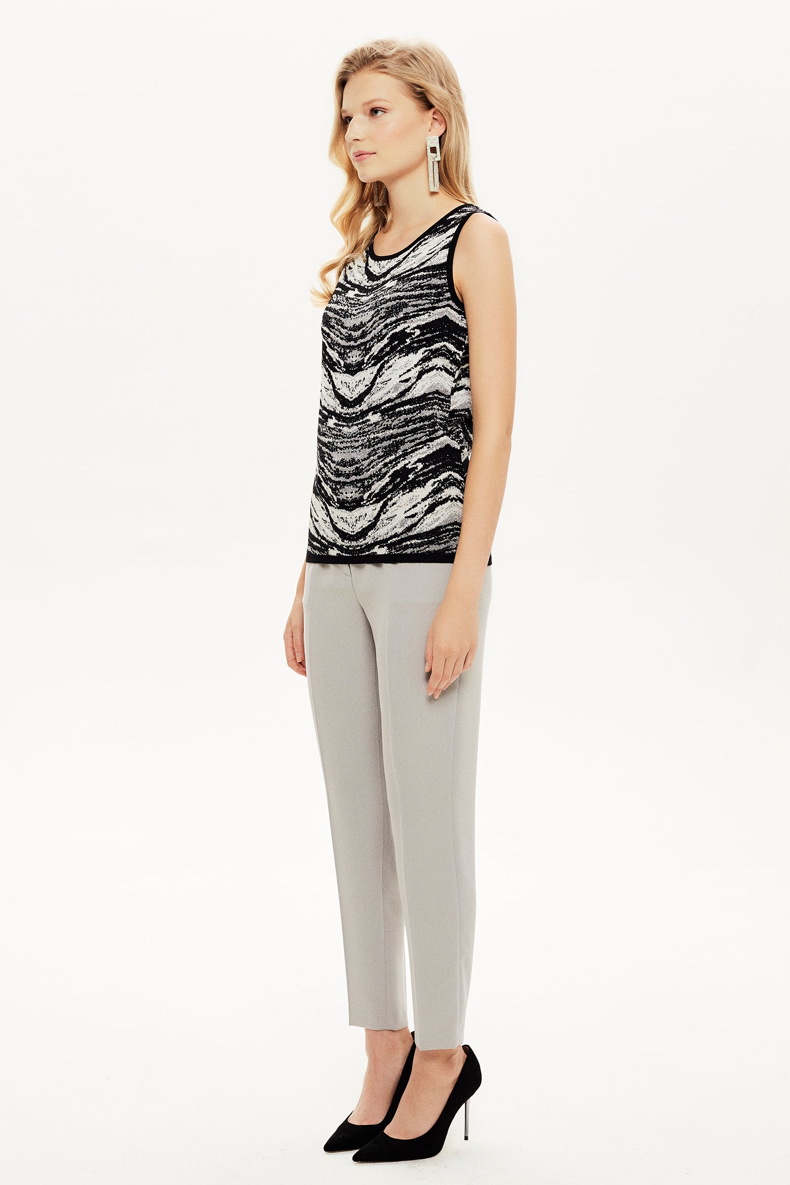 Jakarlı Kolsuz Triko Bluz