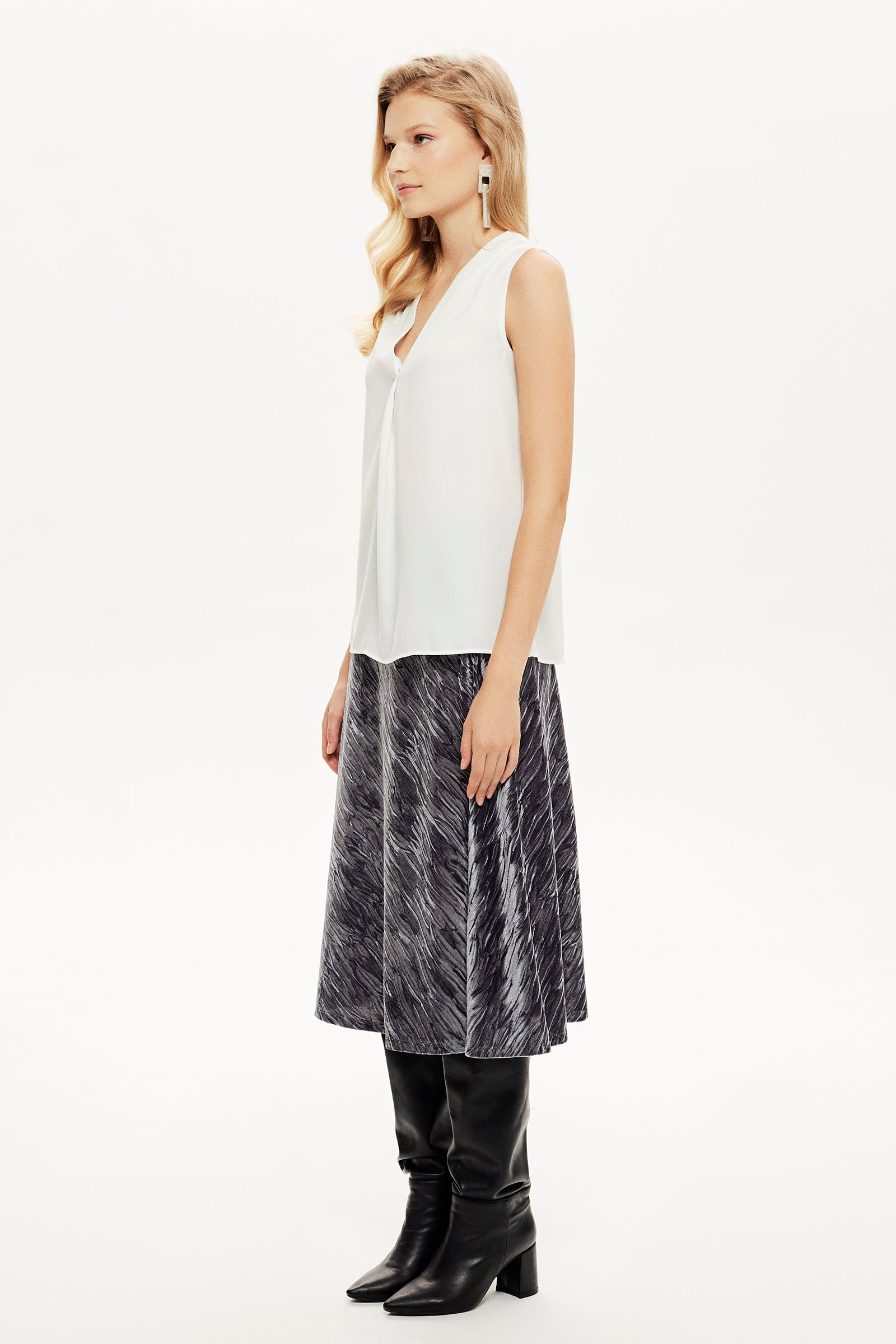 Önü Pileli Kolsuz Pudra Bluz