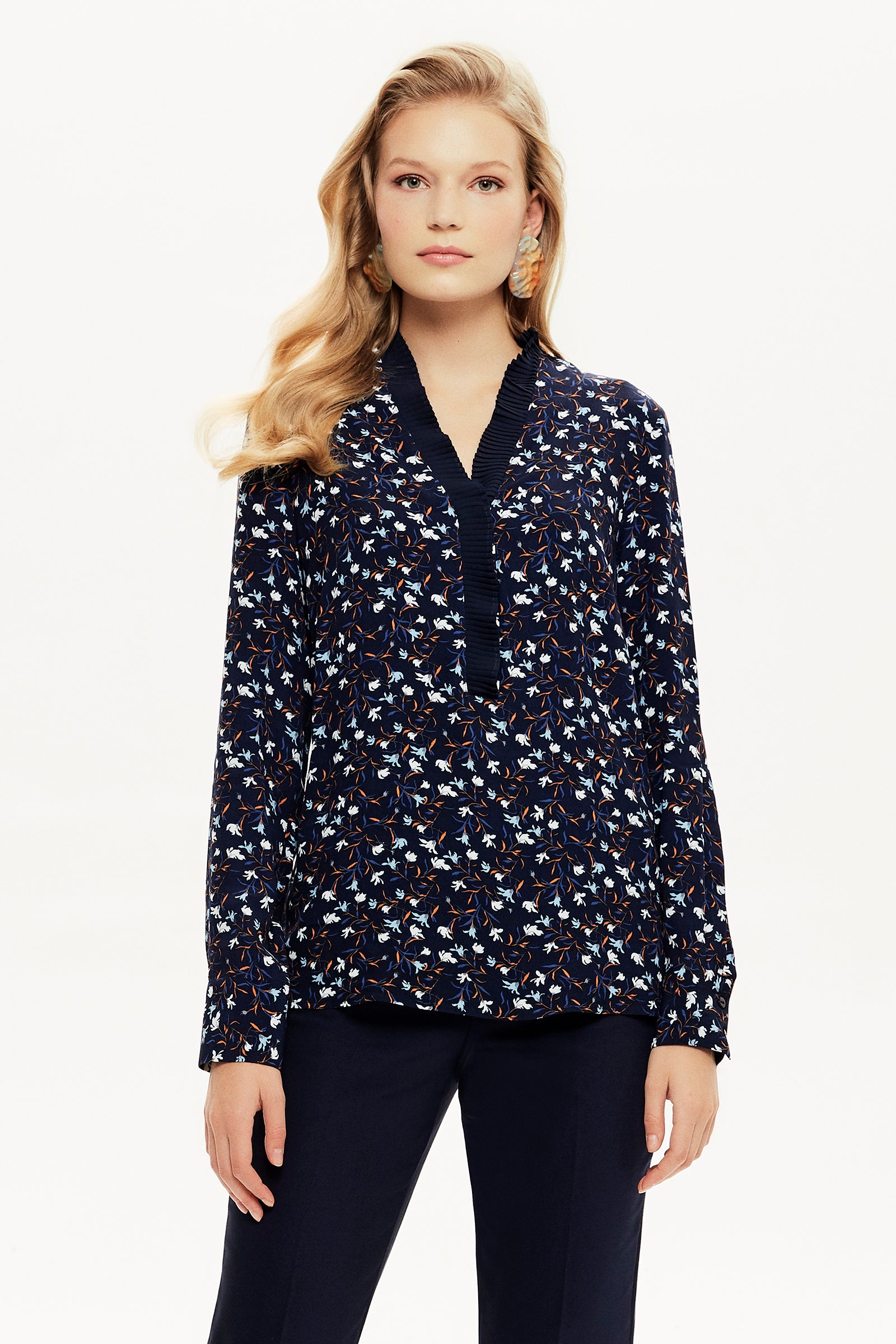 Pilise Detaylı Yarım Patlı Bluz