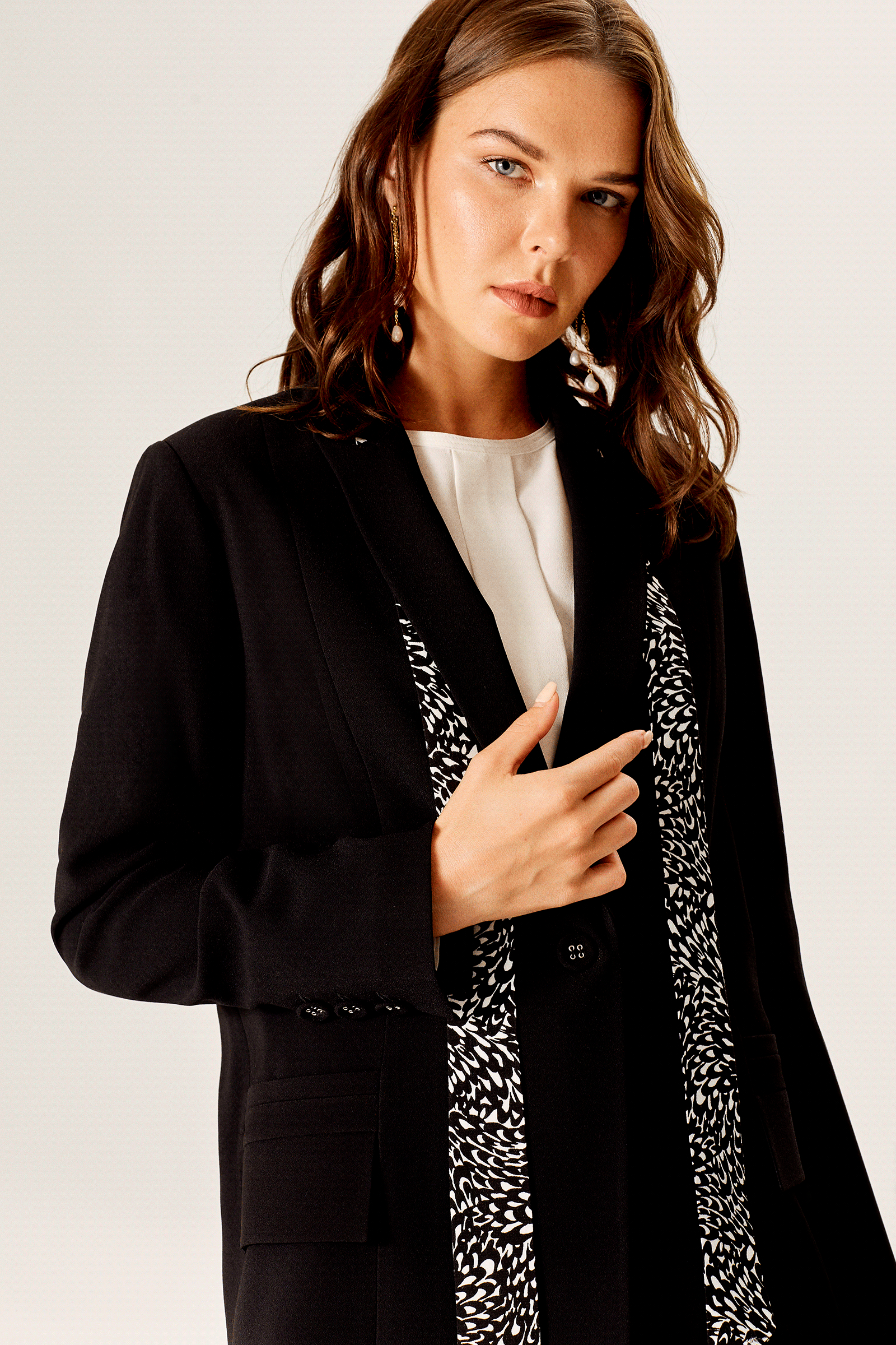 Fularlı Cep Detaylı Blazer Ceket