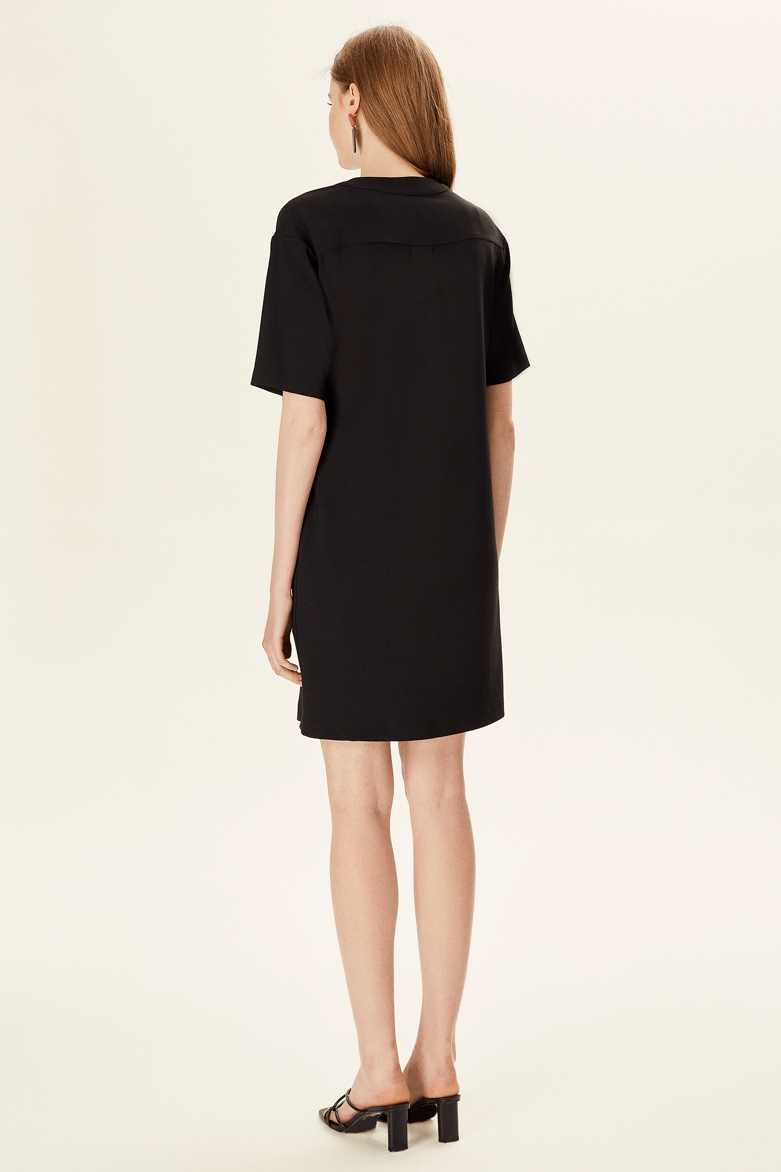 Yarım Kollu V Yakalı Pile Detaylı Elbise