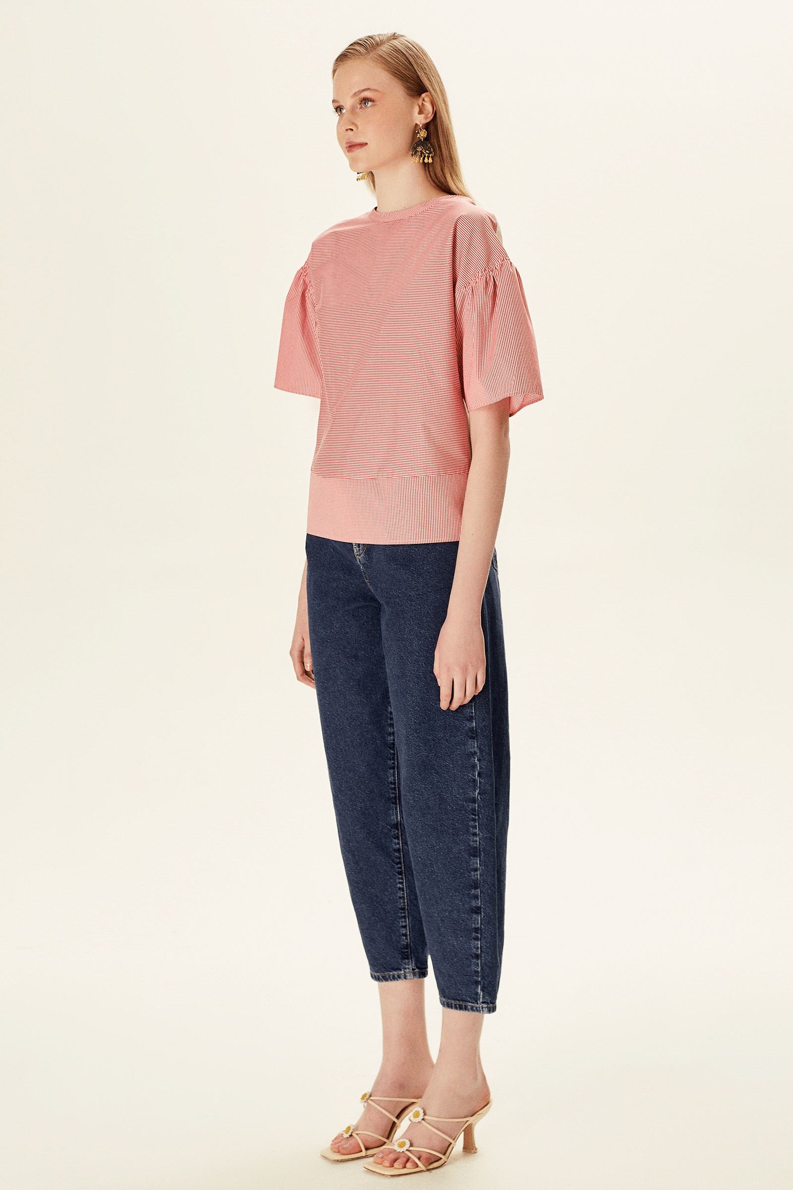 Kolları Volanlı Arkası Penye Bluz