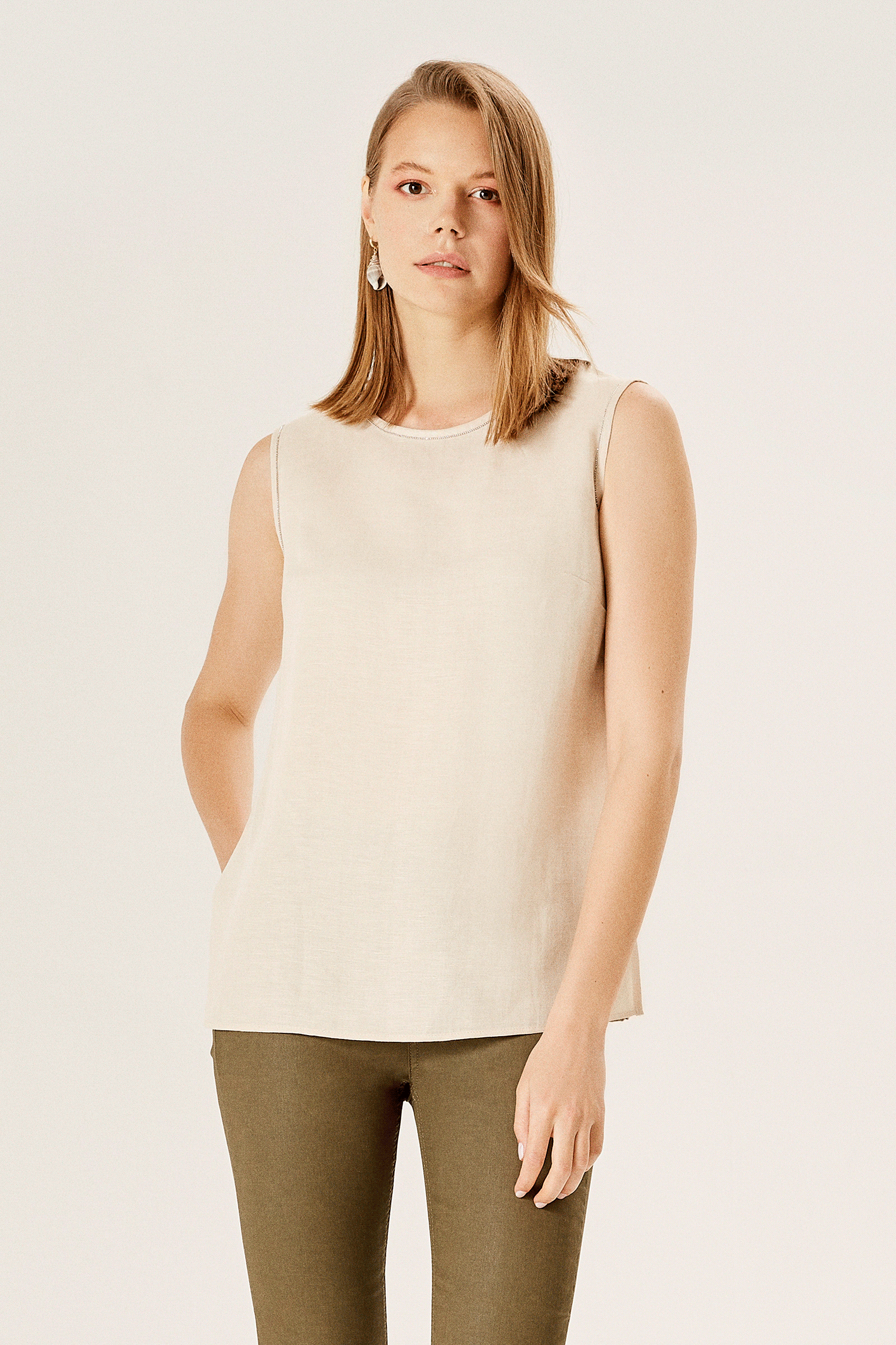 Yaka Detaylı Keten Bluz