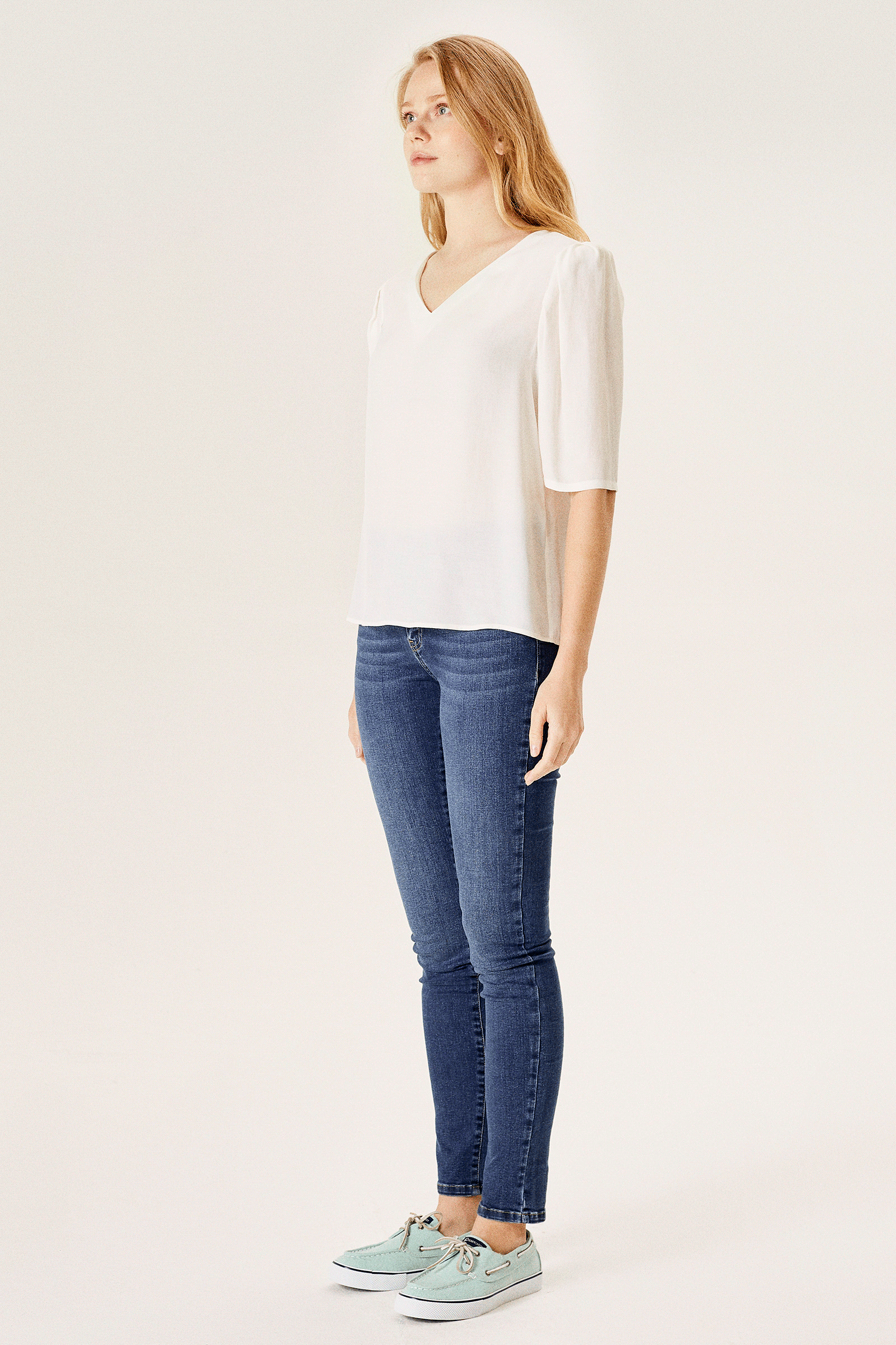 Kolu Büzgülü V Yaka Bluz Modeli