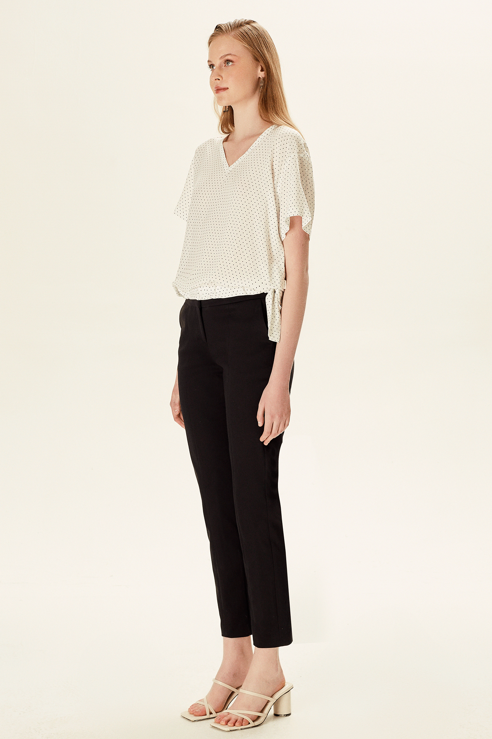 V Yakalı Yandan Bağlamalı Bluz