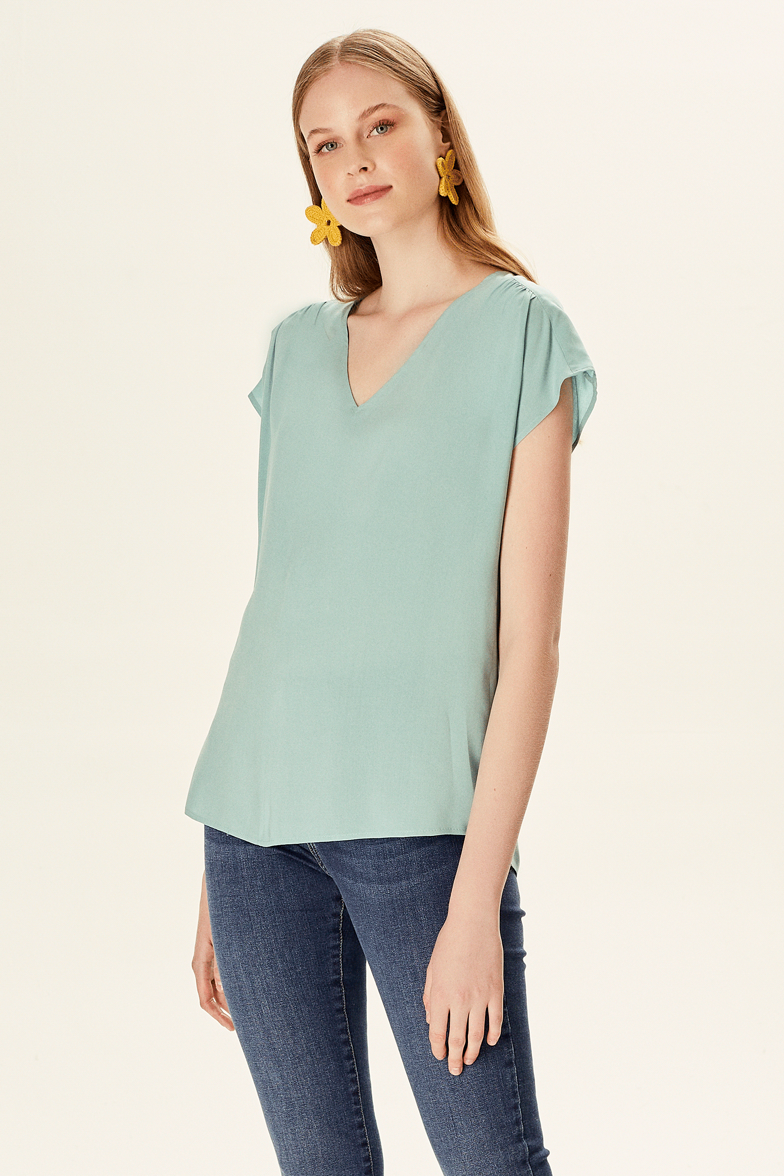 Omuzları Büzgülü Bluz