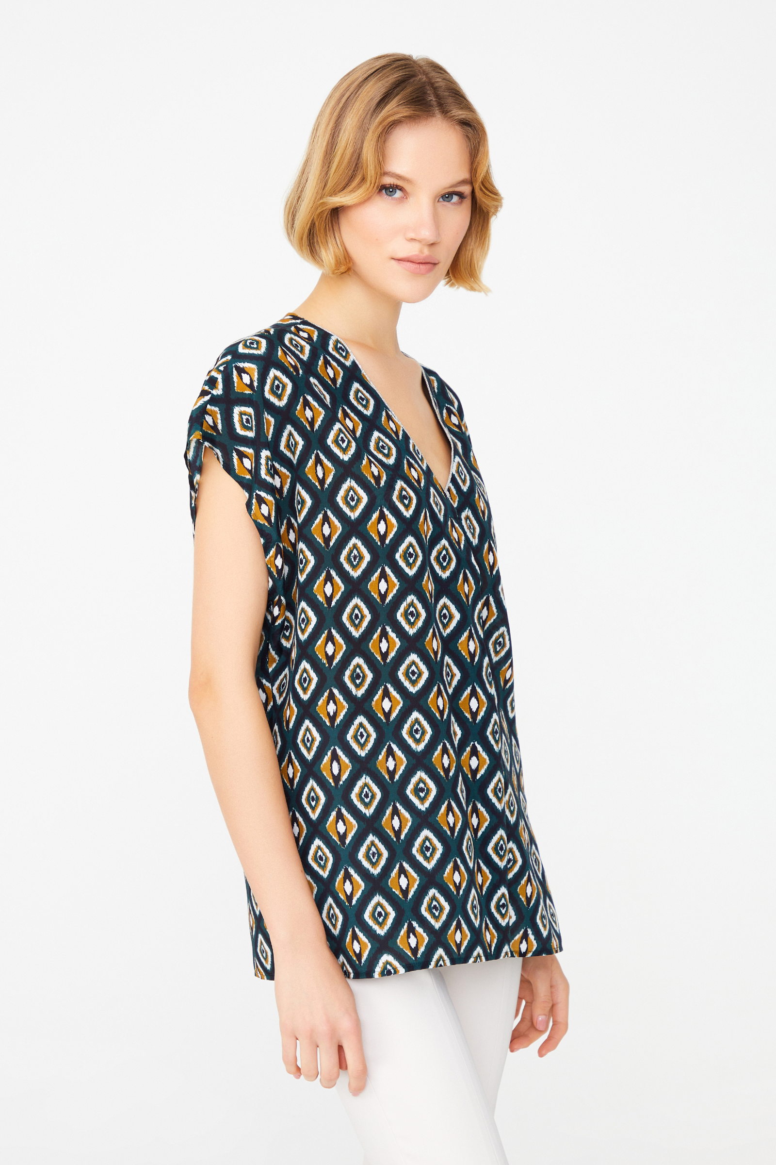 Yakası Zincir Aksesuar Detaylı Bluz