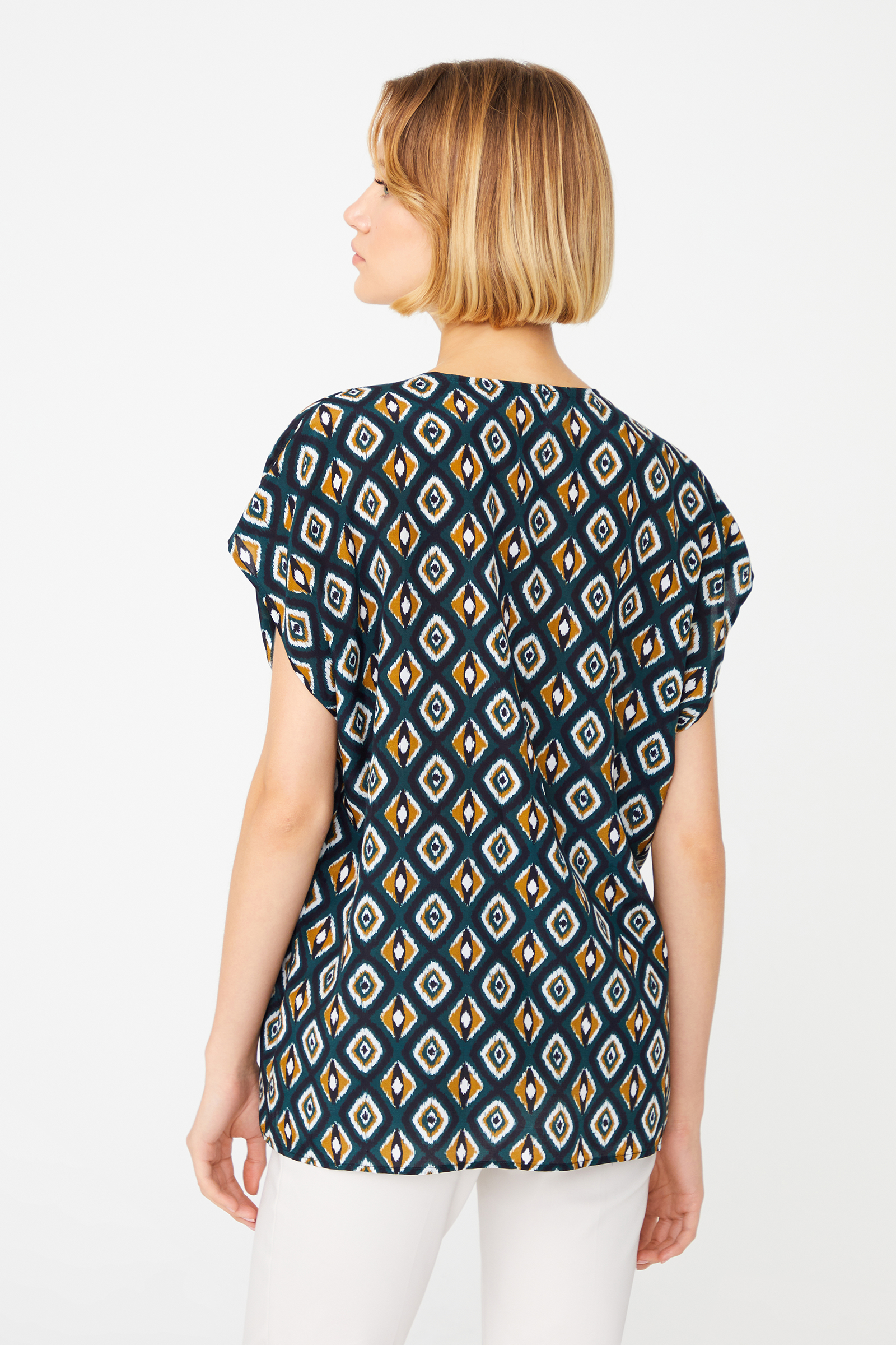 Yakası Zincir Aksesuar Detaylı Bluz