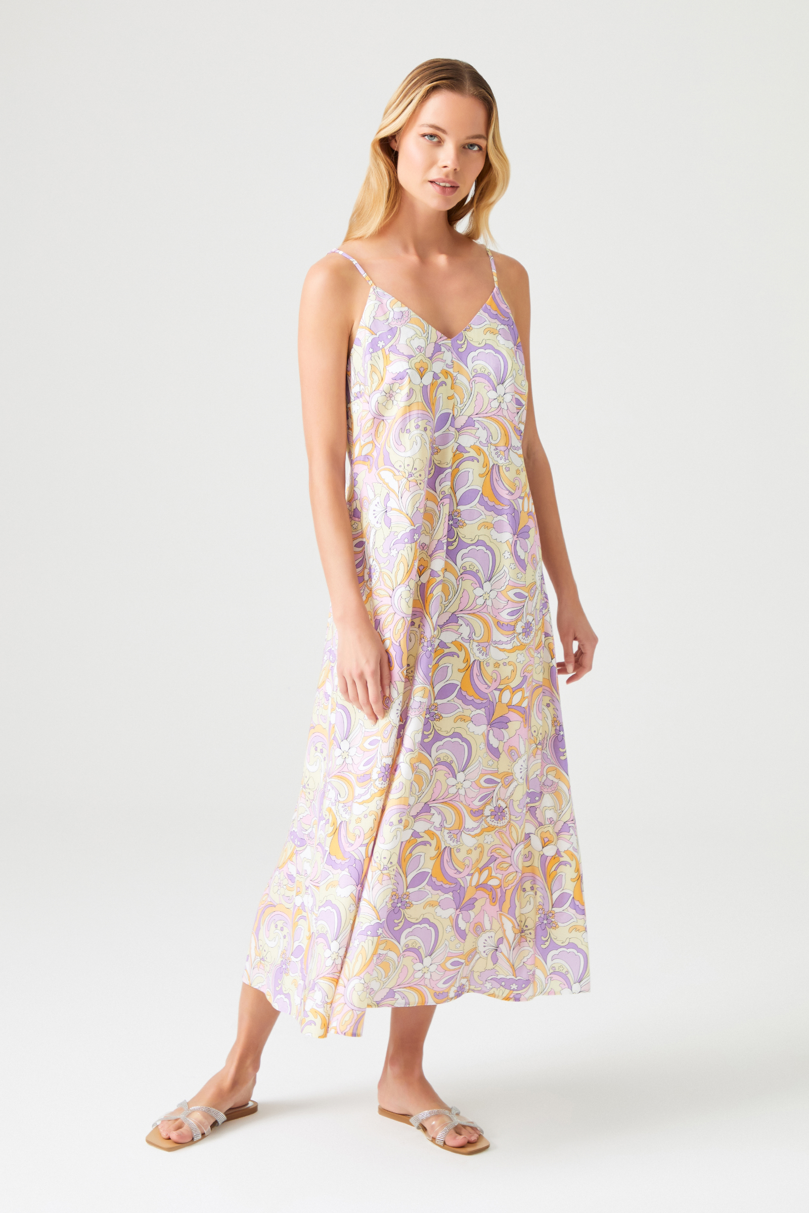 V Yaka Askılı Elbise