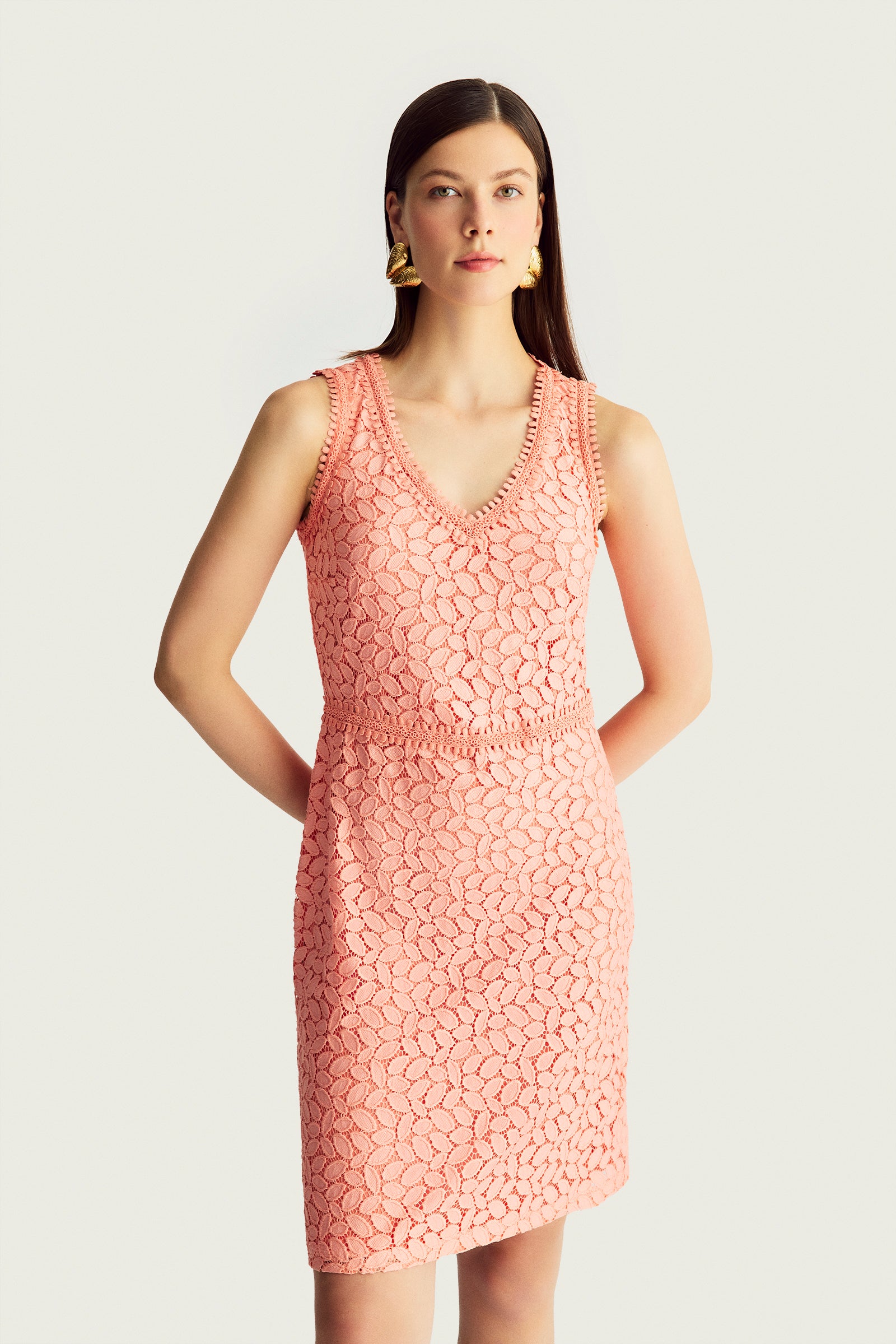 V Yaka Kolsuz Dantel Elbise