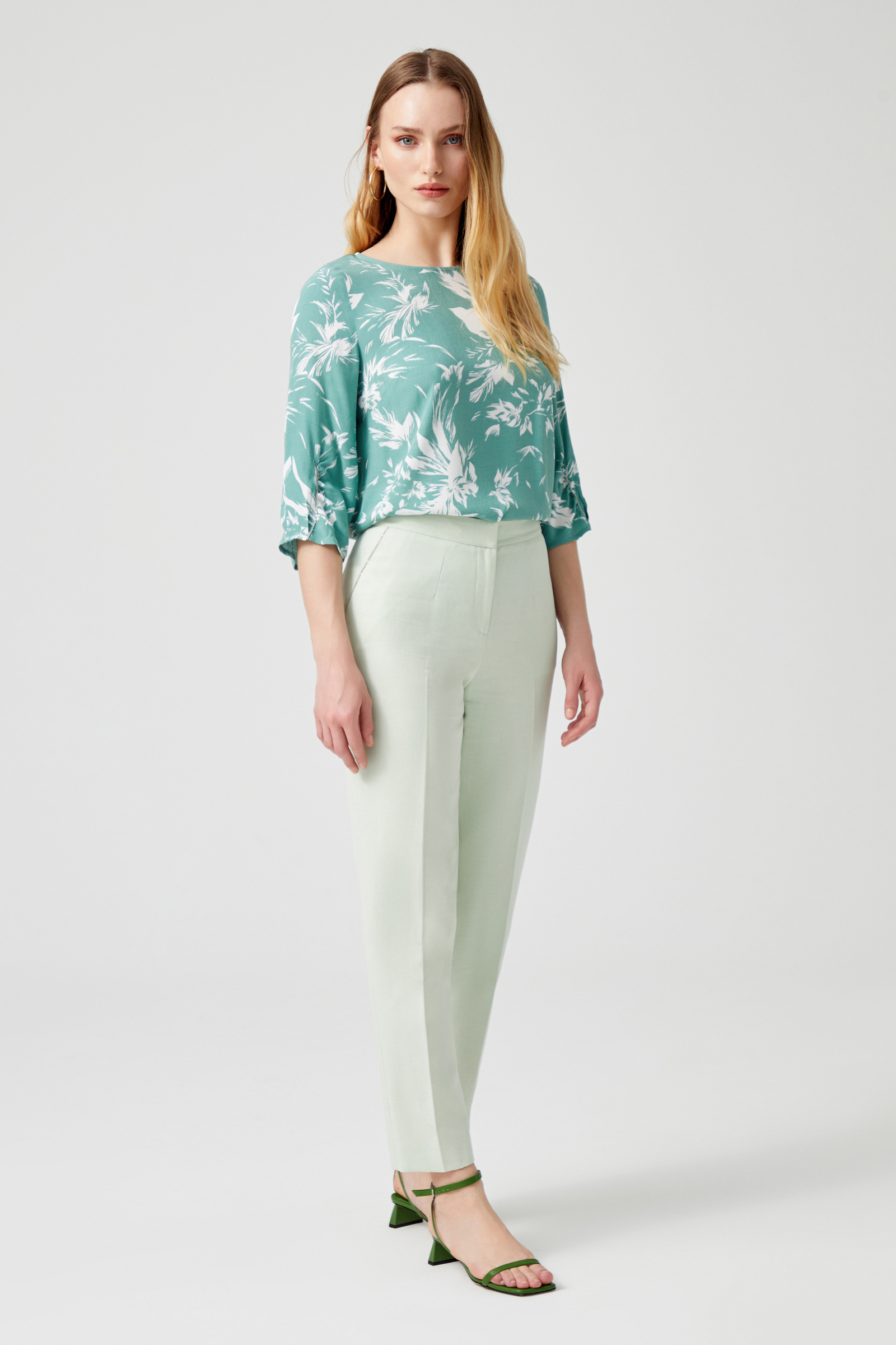 Aksesuar Detaylı Havuç Form Pantolon