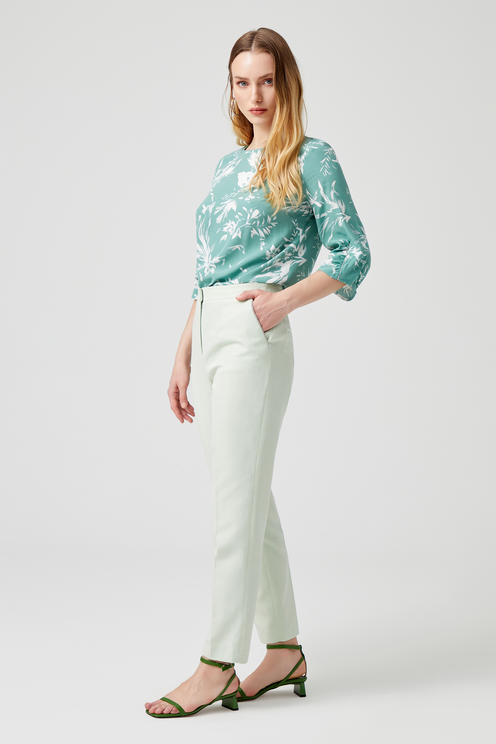 Aksesuar Detaylı Havuç Form Pantolon