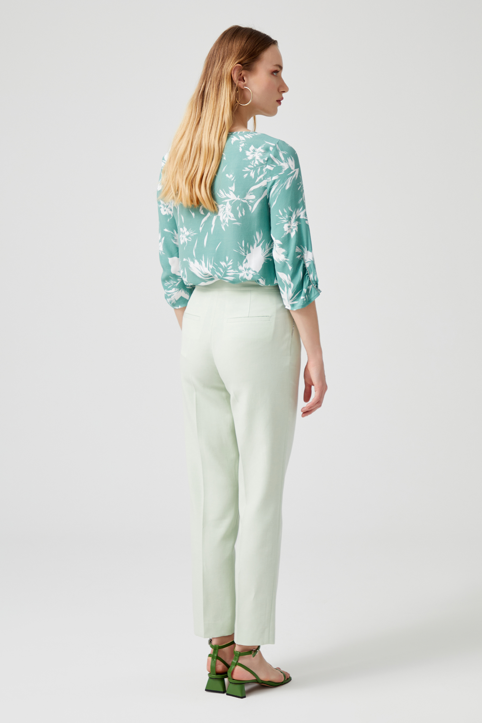 Aksesuar Detaylı Havuç Form Pantolon