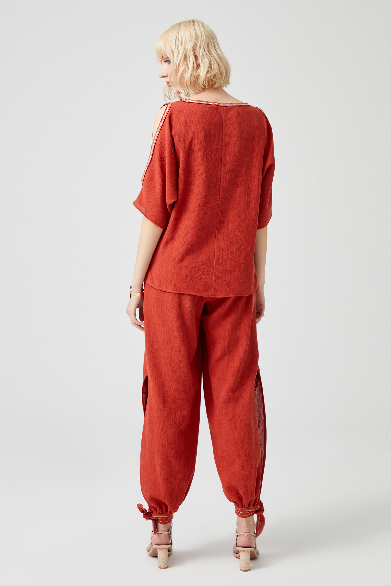 Omuz Dekolteli Doğal Bluz