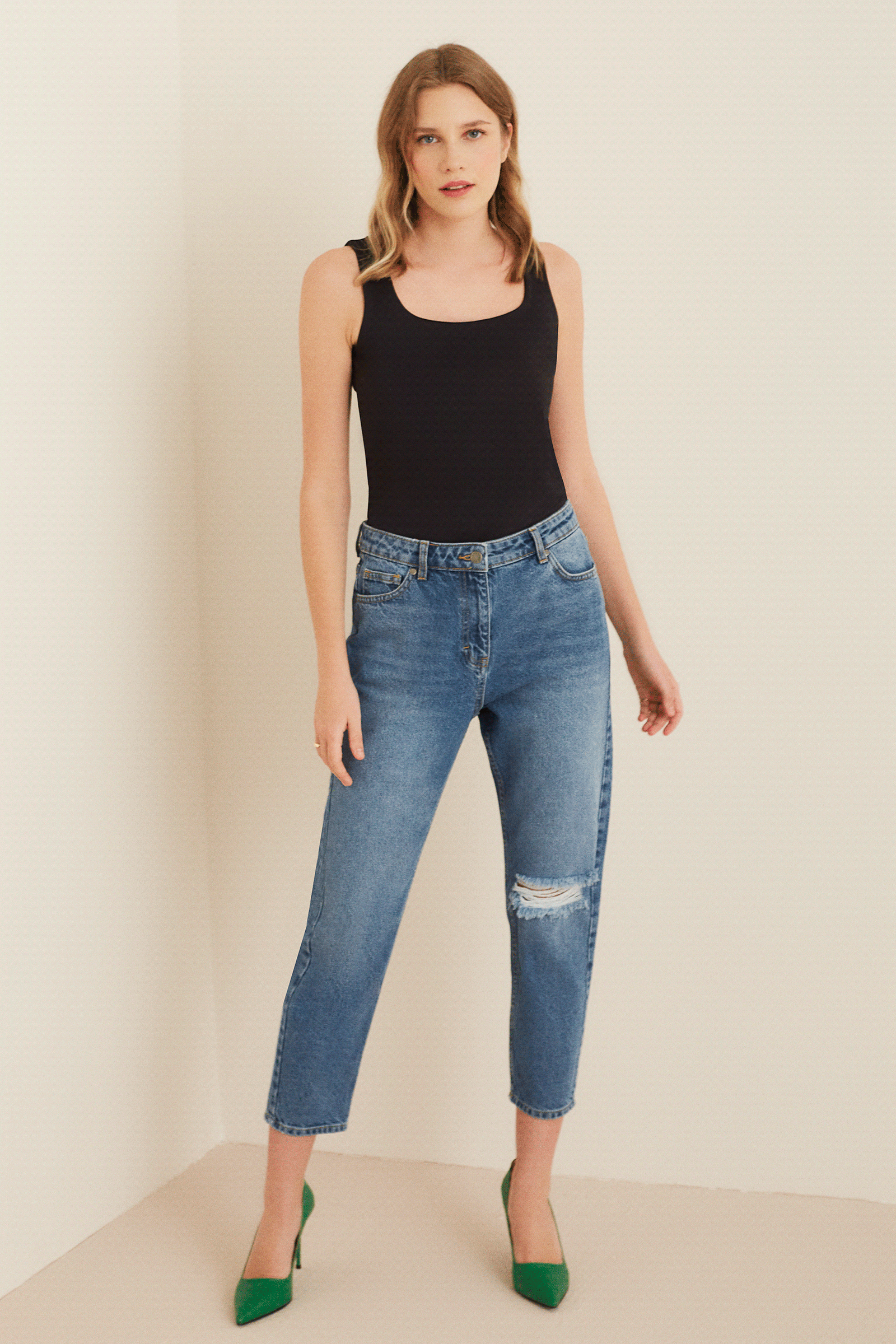 Dizi Yırtık Mom Fit Pantolon