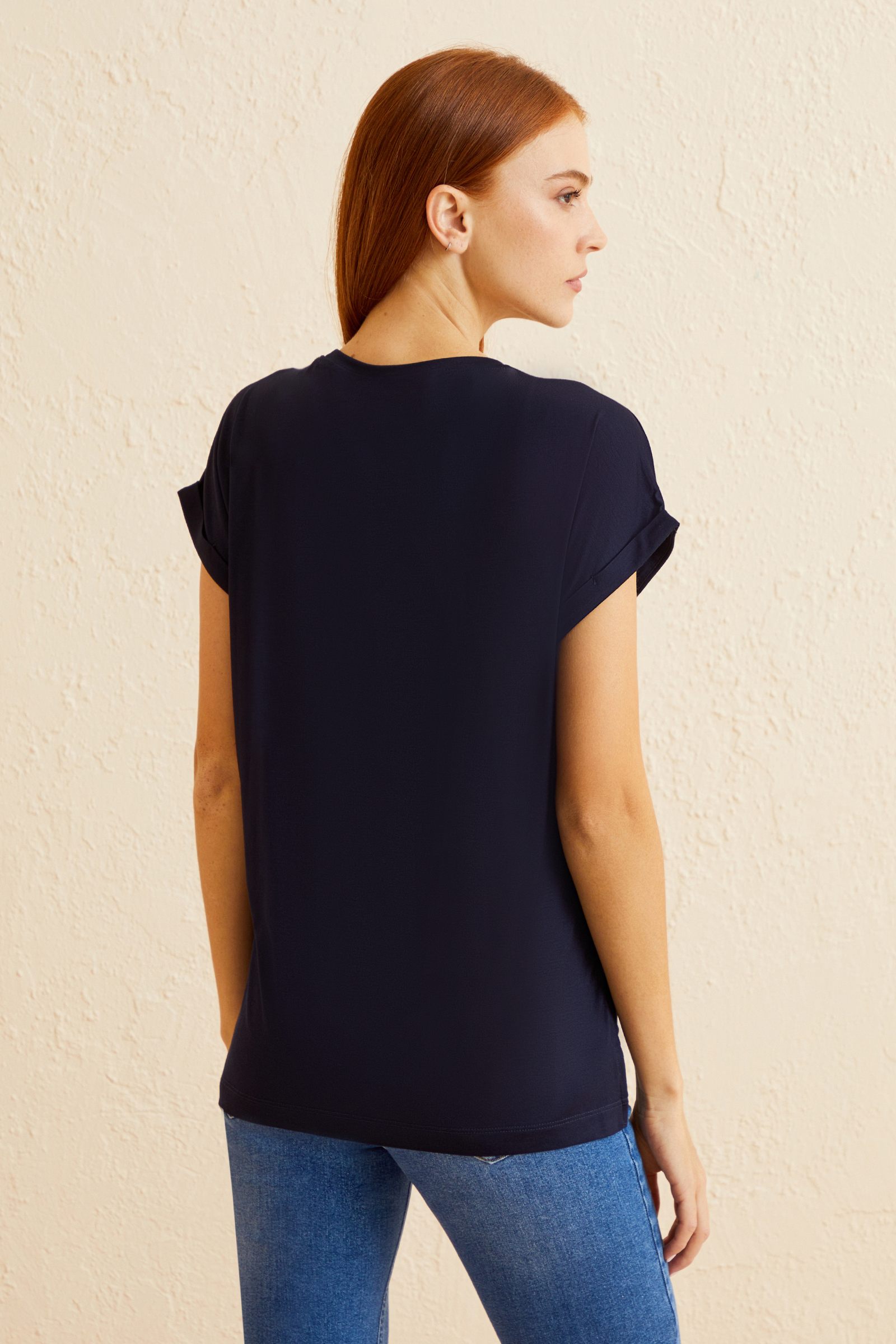 Yıldız Pul İşlemeli T-Shirt