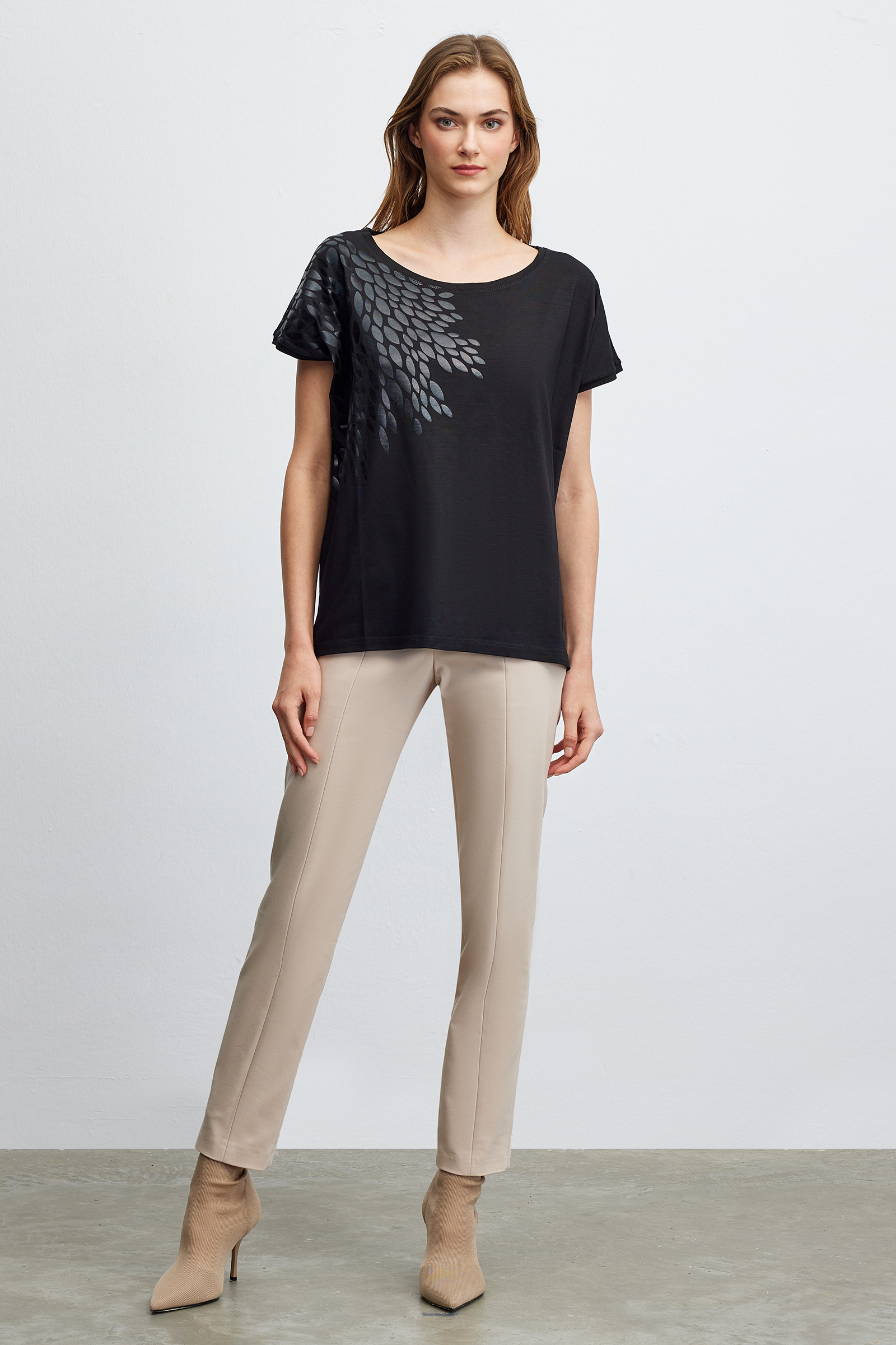 Pul İşlemeli T-Shirt