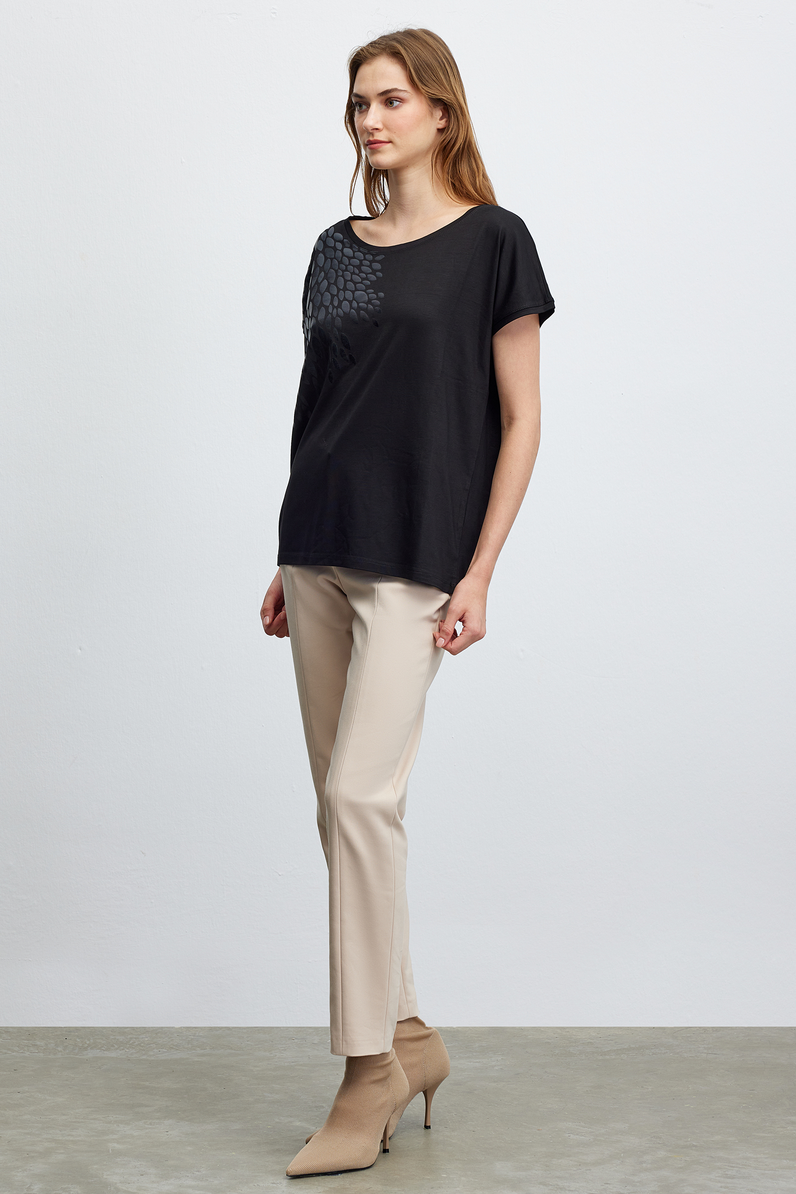 Pul İşlemeli T-Shirt