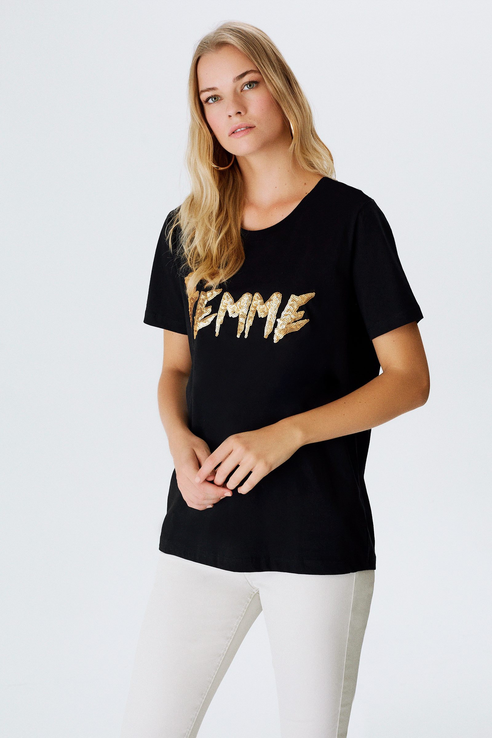 Pul İşlemeli T-shirt