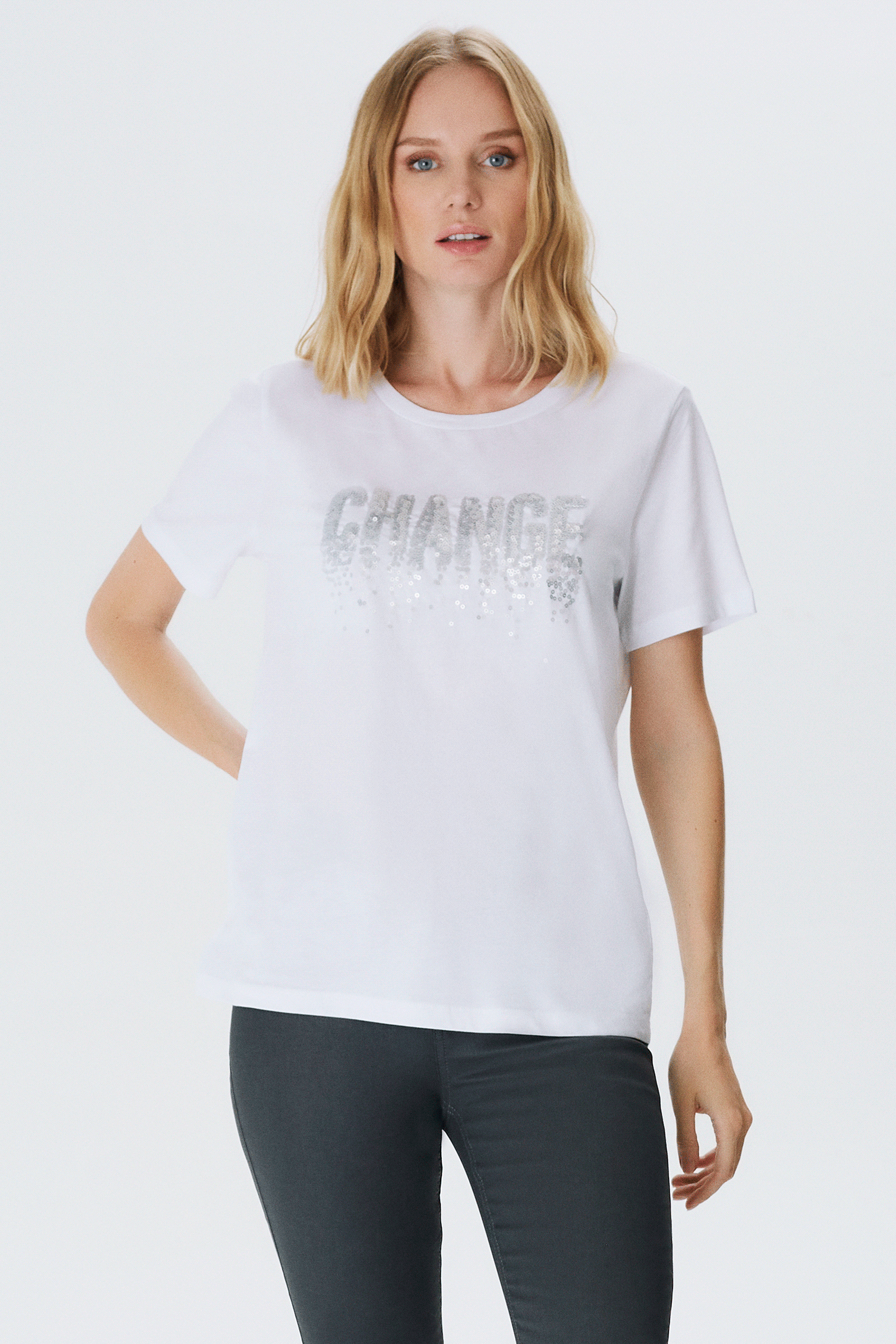 Pul İşlemeli T-shirt