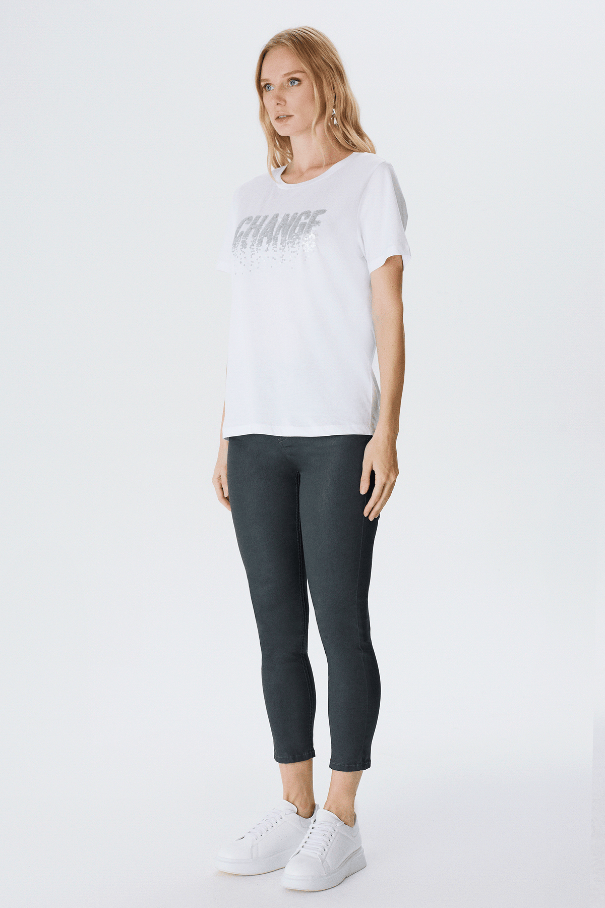 Pul İşlemeli T-shirt