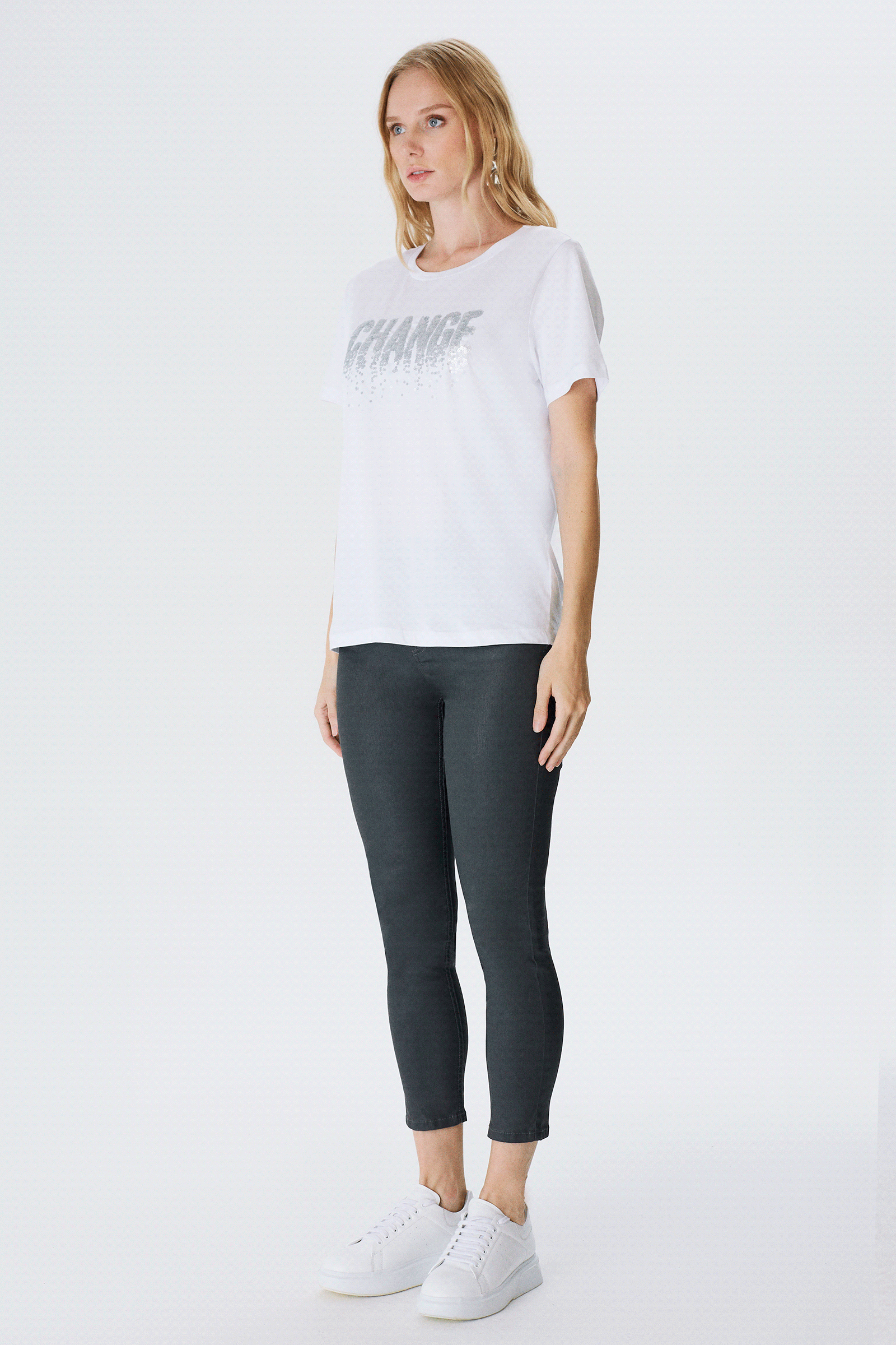 Pul İşlemeli T-shirt