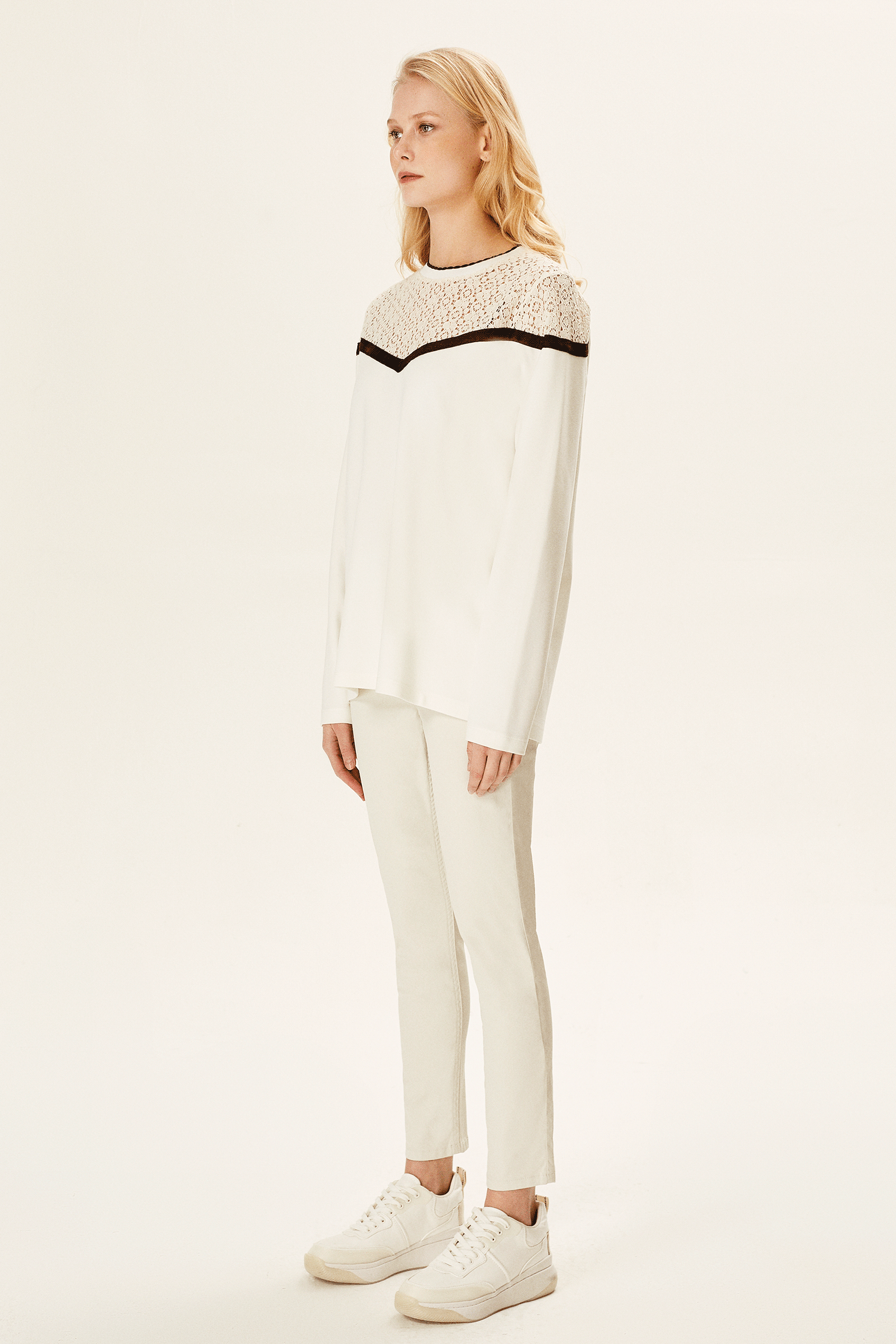 Dantel Detaylı Sweatshirt