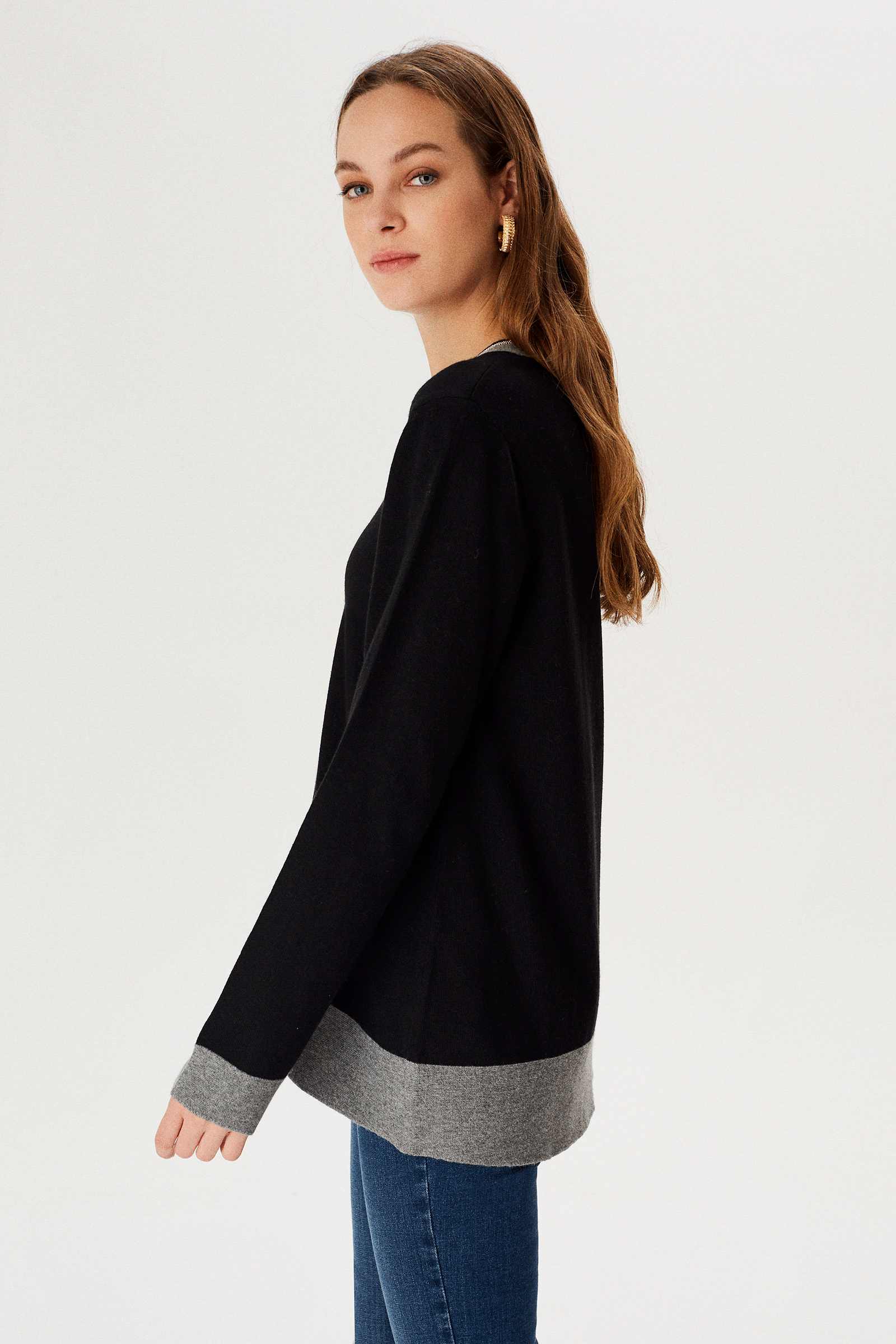 Zincir Detaylı V Yaka Triko Bluz