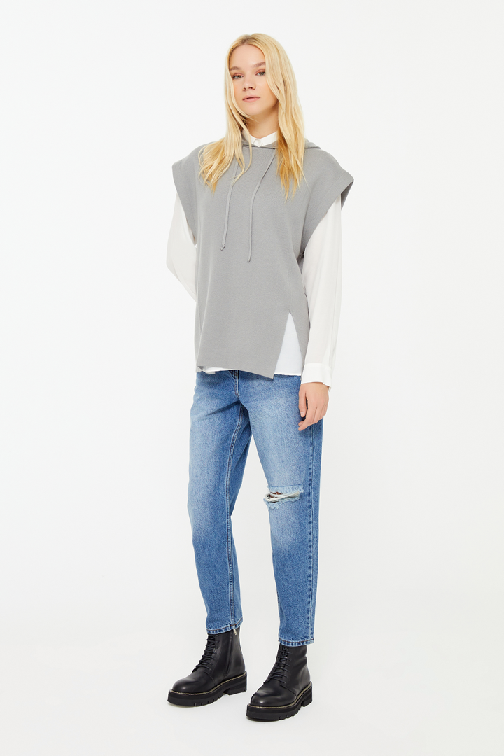 Tek Yanı Yırtmaçlı Kapüşonlu Triko Süveter