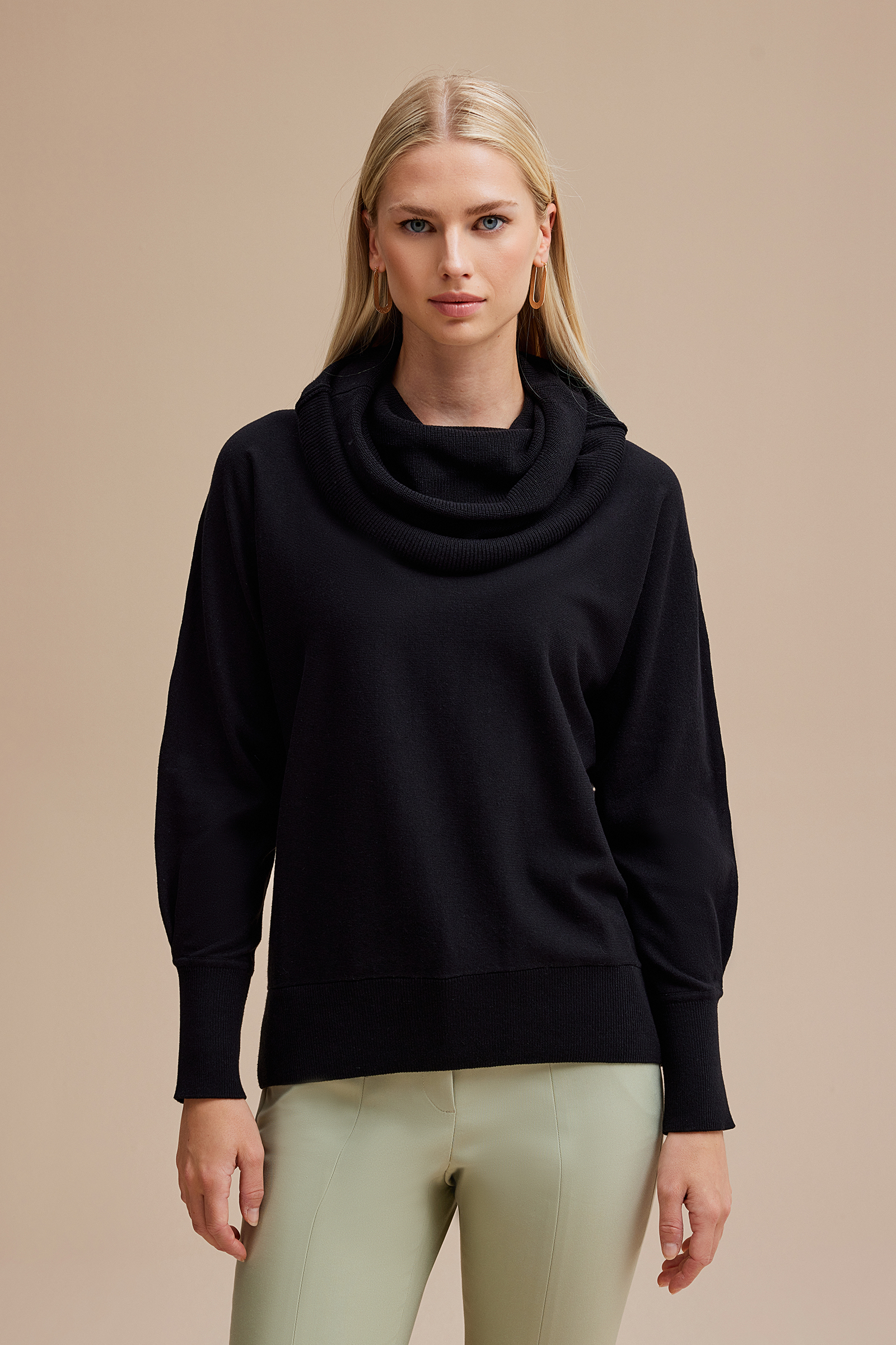 Dökümlü Yaka Triko Kazak