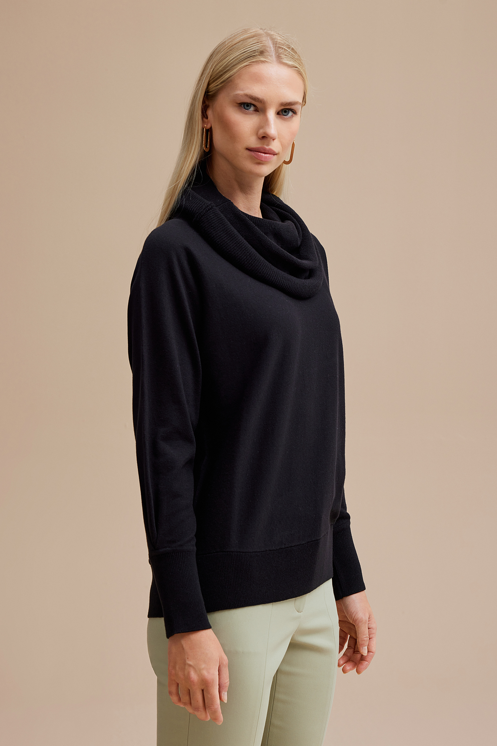 Dökümlü Yaka Triko Kazak