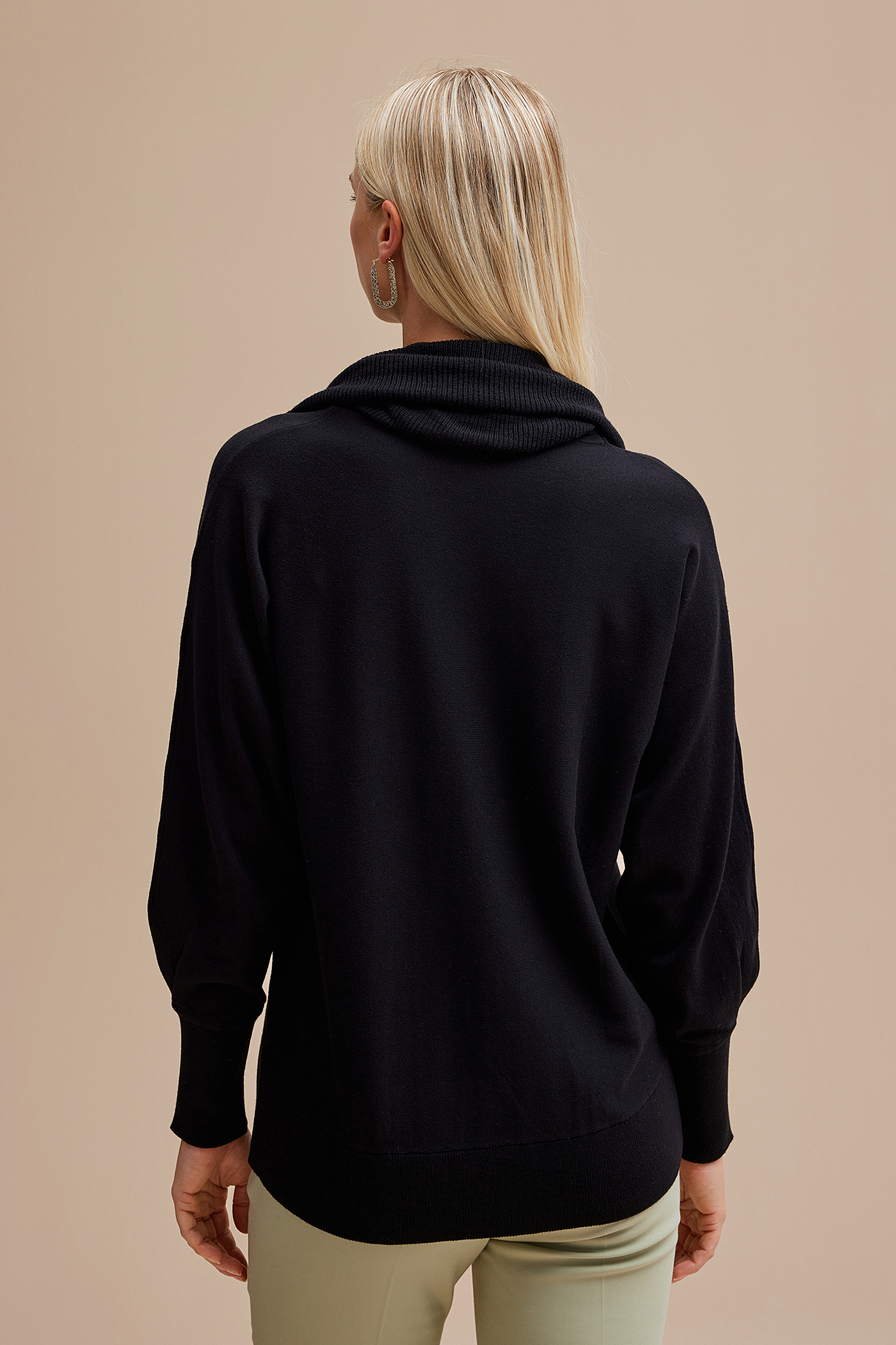 Dökümlü Yaka Triko Kazak