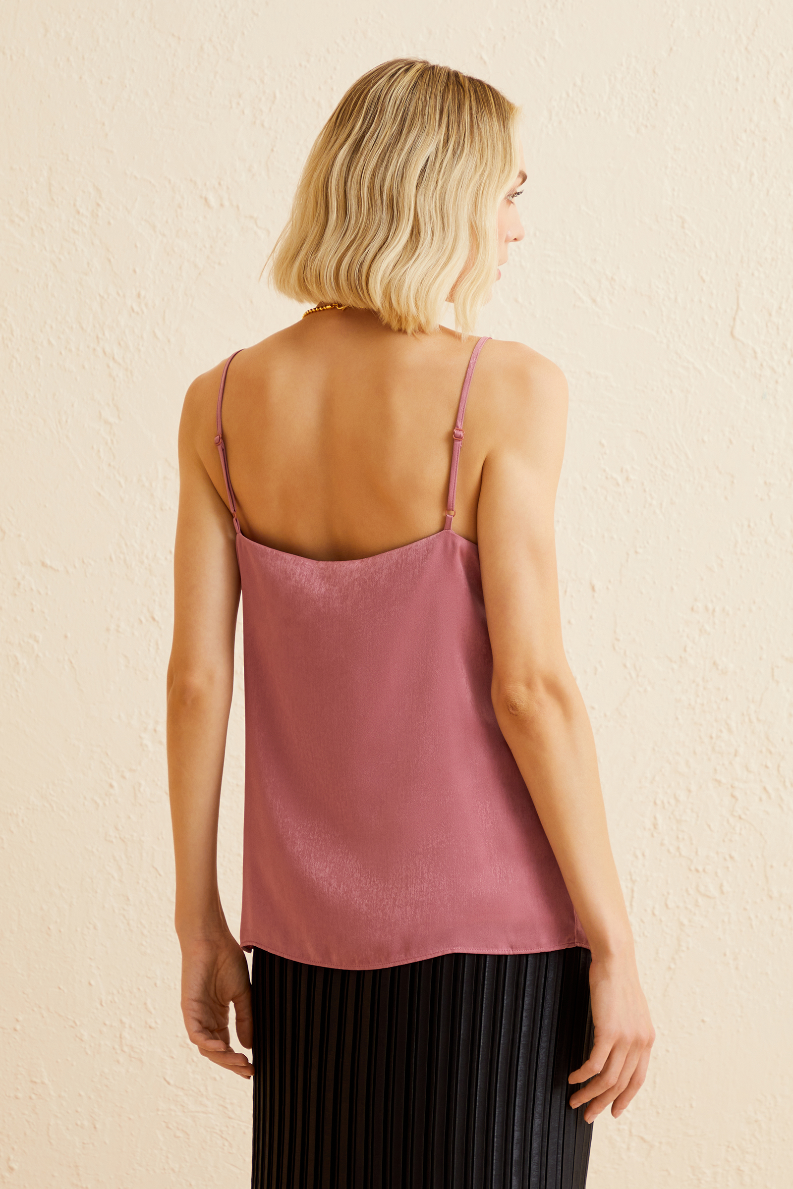 Askılı V Yaka Bluz