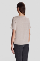 V Yaka Çizgili T-shirt