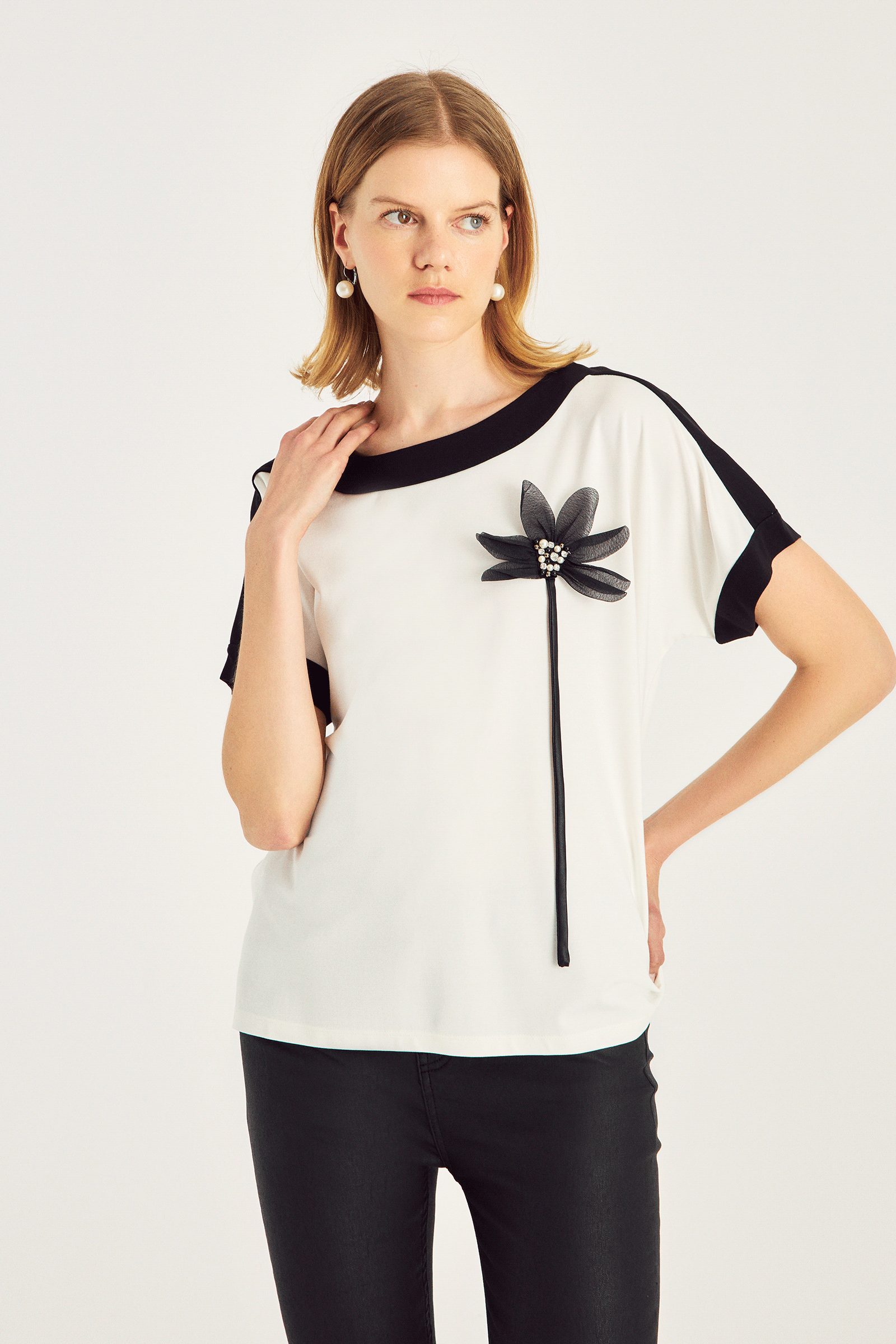 Kontrast Detaylı T-Shirt