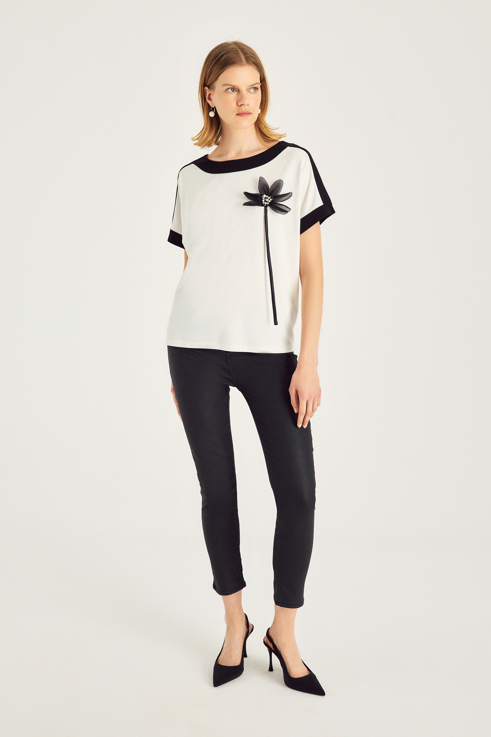 Kontrast Detaylı T-Shirt