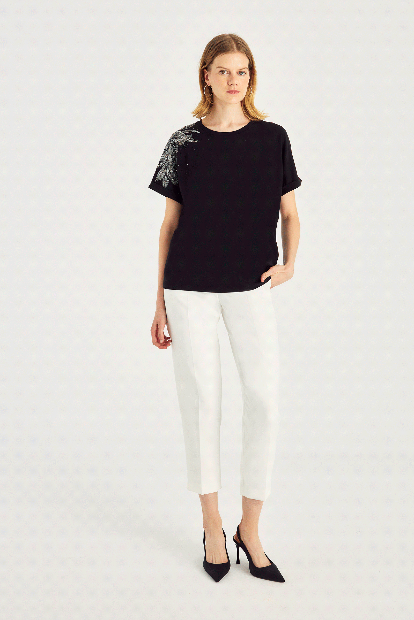 Omuzu Taş Basklı Bluz