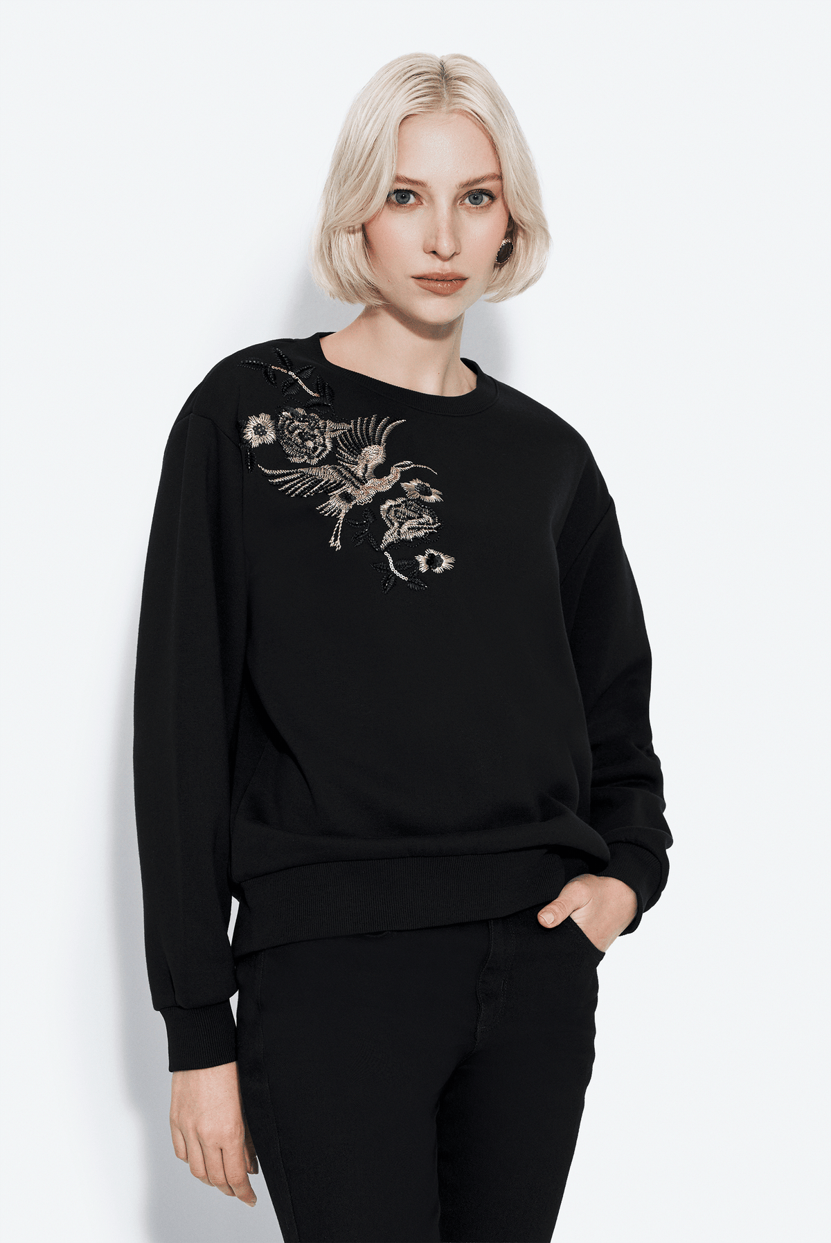 Omzu İşlemeli Sweatshirt