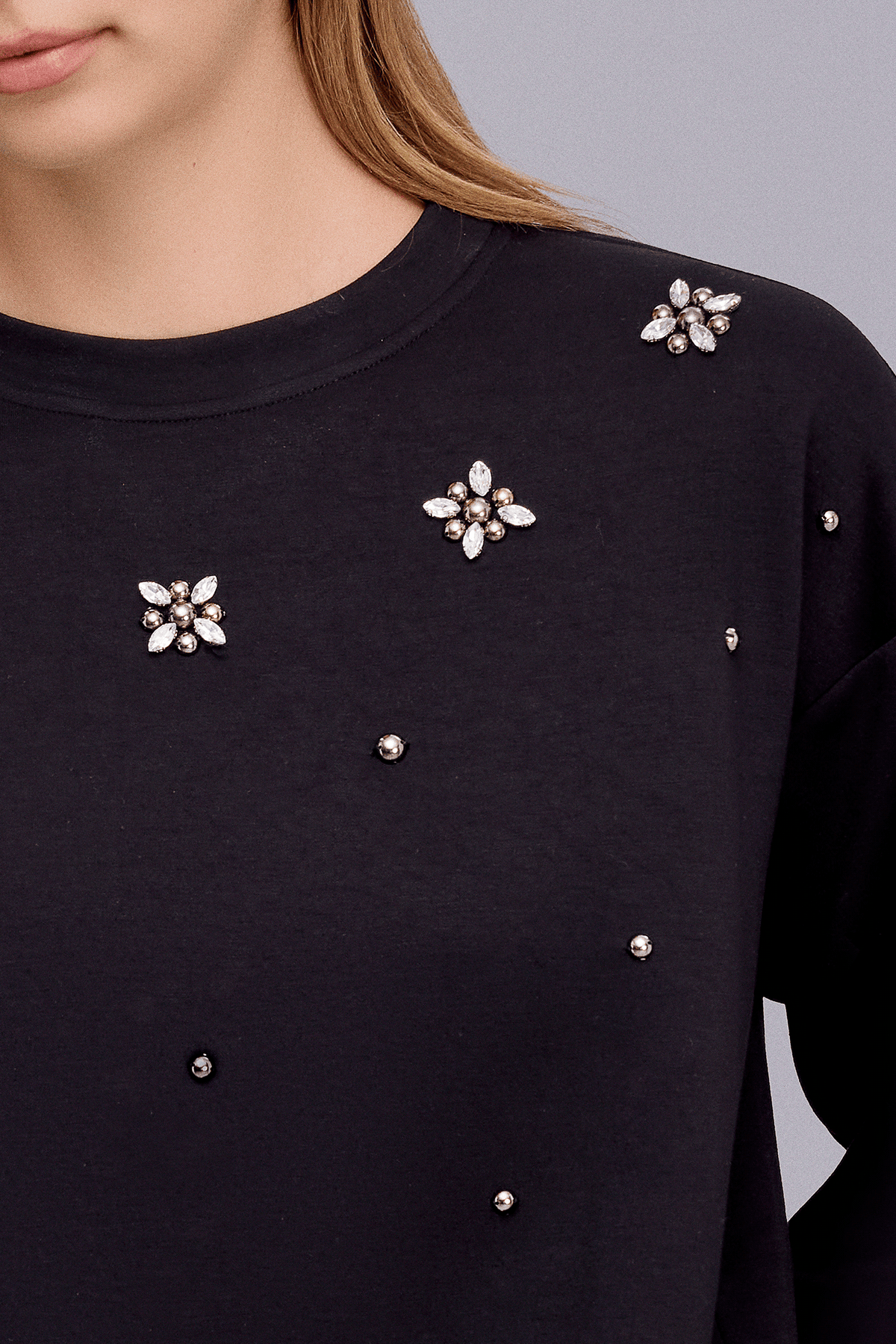 İnci Detaylı Taş Sweatshirt