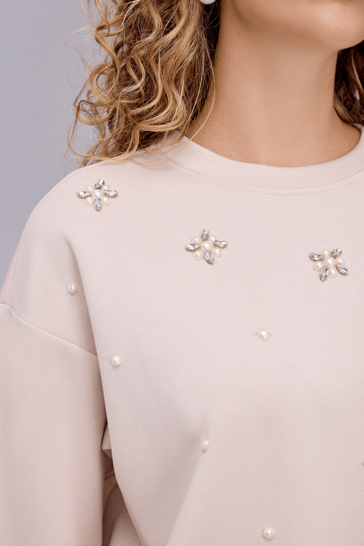 İnci Detaylı Taş Sweatshirt